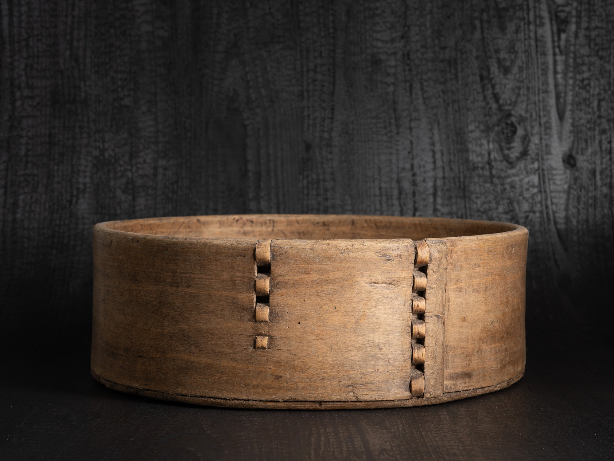 Külimit, semoir à grain en bois courbé, Estonie (fin du XVIIIe)..Külimit, curved wooden grain drill, Estonia (late 18th century)