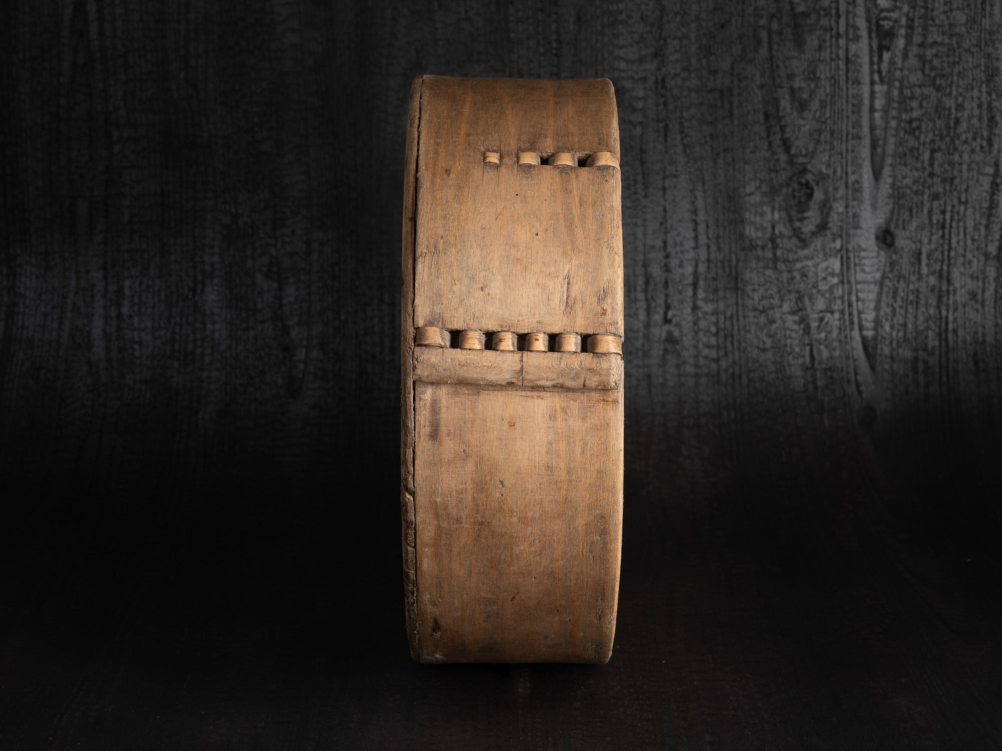 Külimit, semoir à grain en bois courbé, Estonie (fin du XVIIIe)..Külimit, curved wooden grain drill, Estonia (late 18th century)