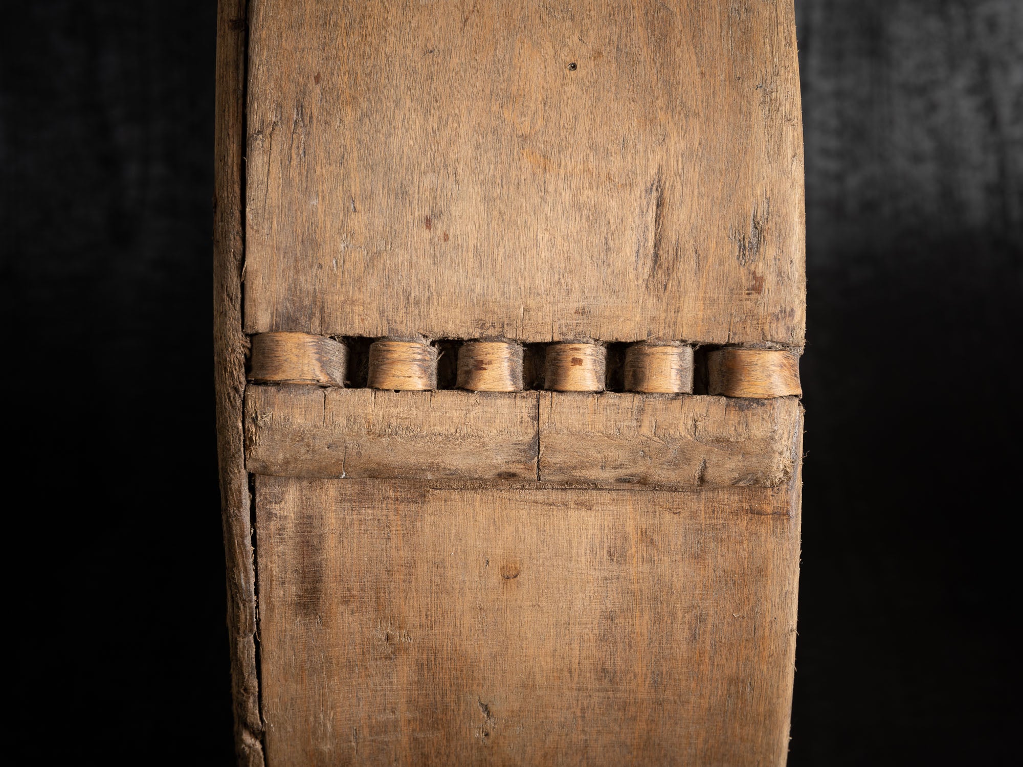 Külimit, semoir à grain en bois courbé, Estonie (fin du XVIIIe)..Külimit, curved wooden grain drill, Estonia (late 18th century)