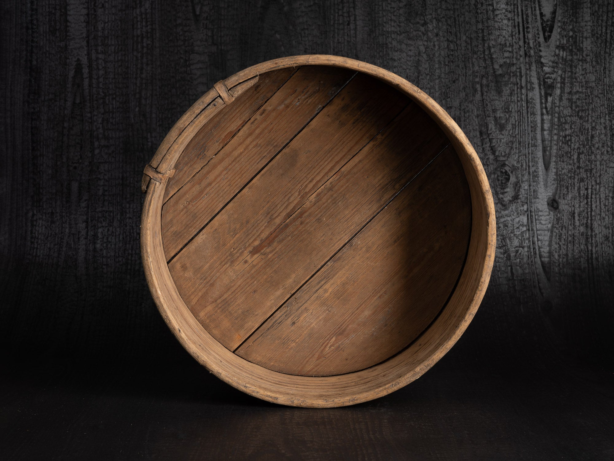 Külimit, semoir à grain en bois courbé, Estonie (fin du XVIIIe)..Külimit, curved wooden grain drill, Estonia (late 18th century)