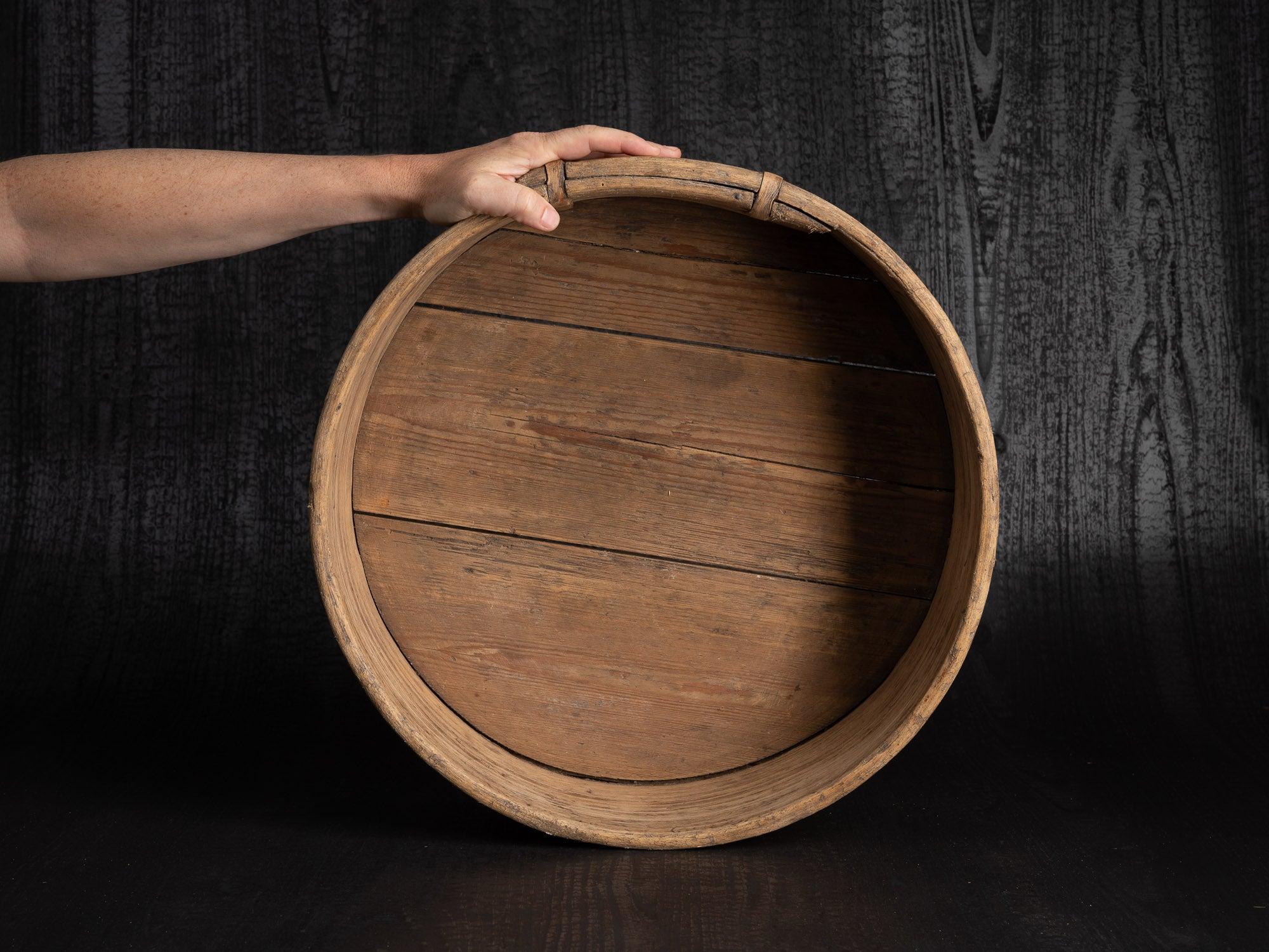 Külimit, semoir à grain en bois courbé, Estonie (fin du XVIIIe)..Külimit, curved wooden grain drill, Estonia (late 18th century)