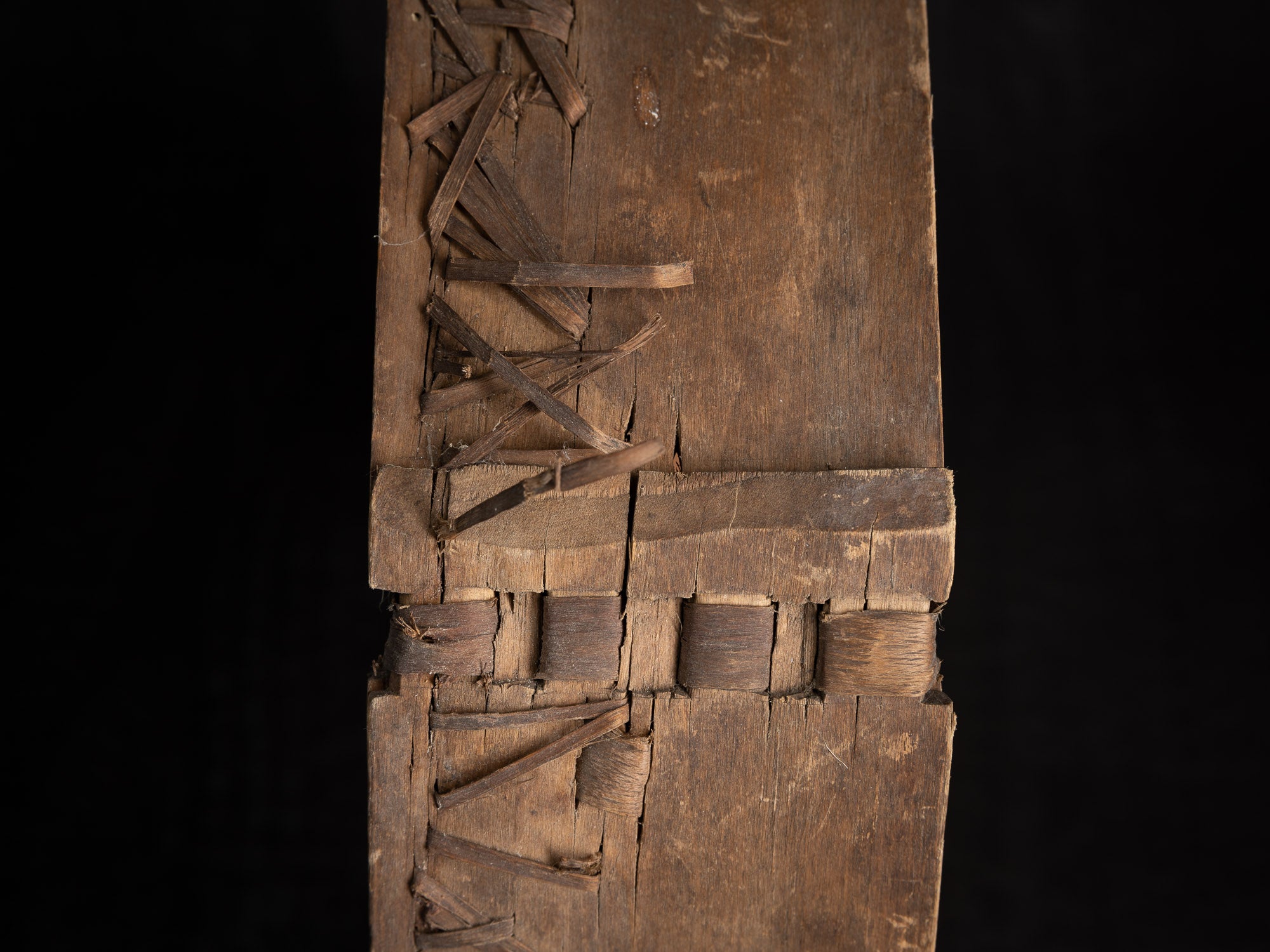 Sõel, large tamis tressé et rapiécé, Estonie (fin du XVIIIe / XIXe siècle)..Sõel, large peasant repaired sieve, Estonia (late 18th / 19th century)