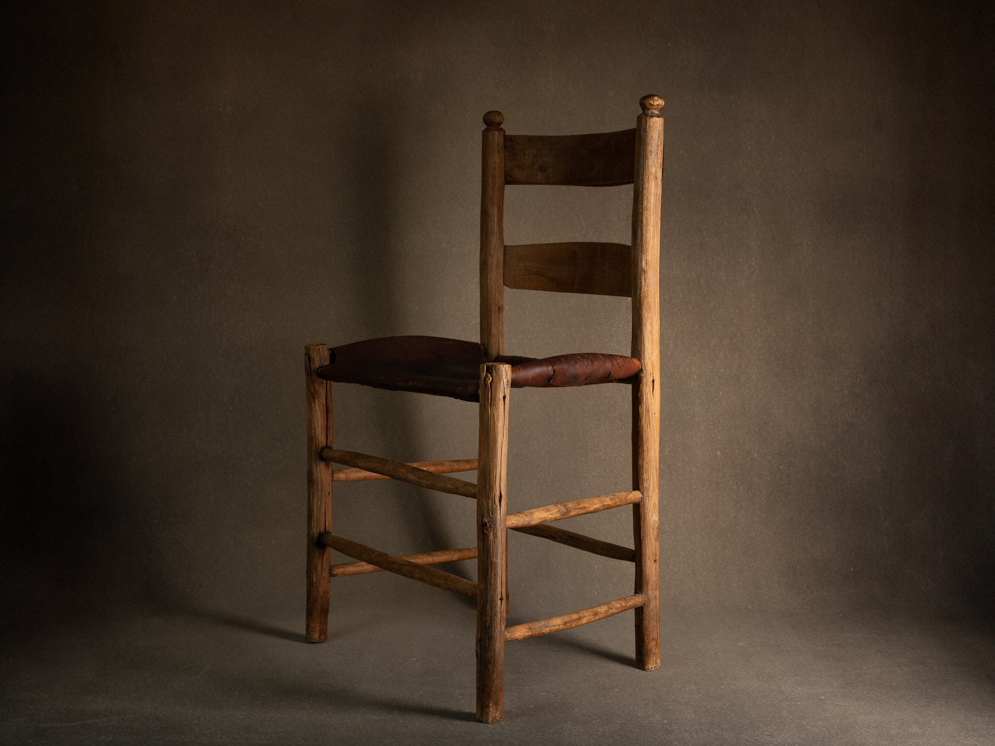 Rare chaise, art paysan vernaculaire, Suède (Fin du XVIIIe siècle)..Rare Chair, vernacular peasant art, Sweden (Late 18th century)