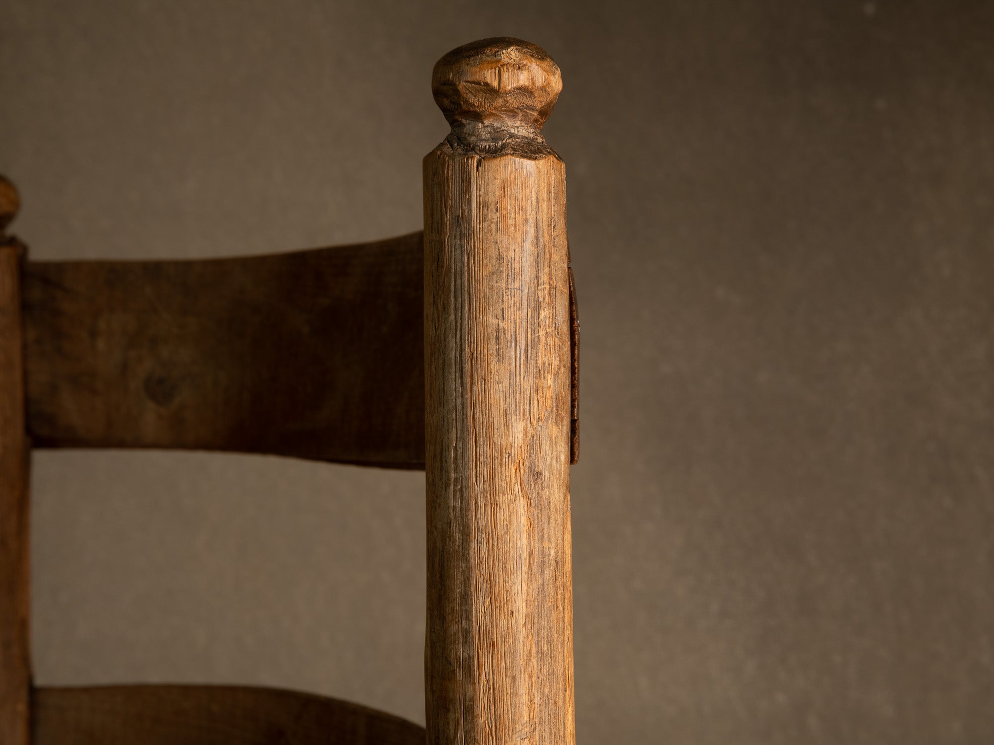 Rare chaise, art paysan vernaculaire, Suède (Fin du XVIIIe siècle)..Rare Chair, vernacular peasant art, Sweden (Late 18th century)