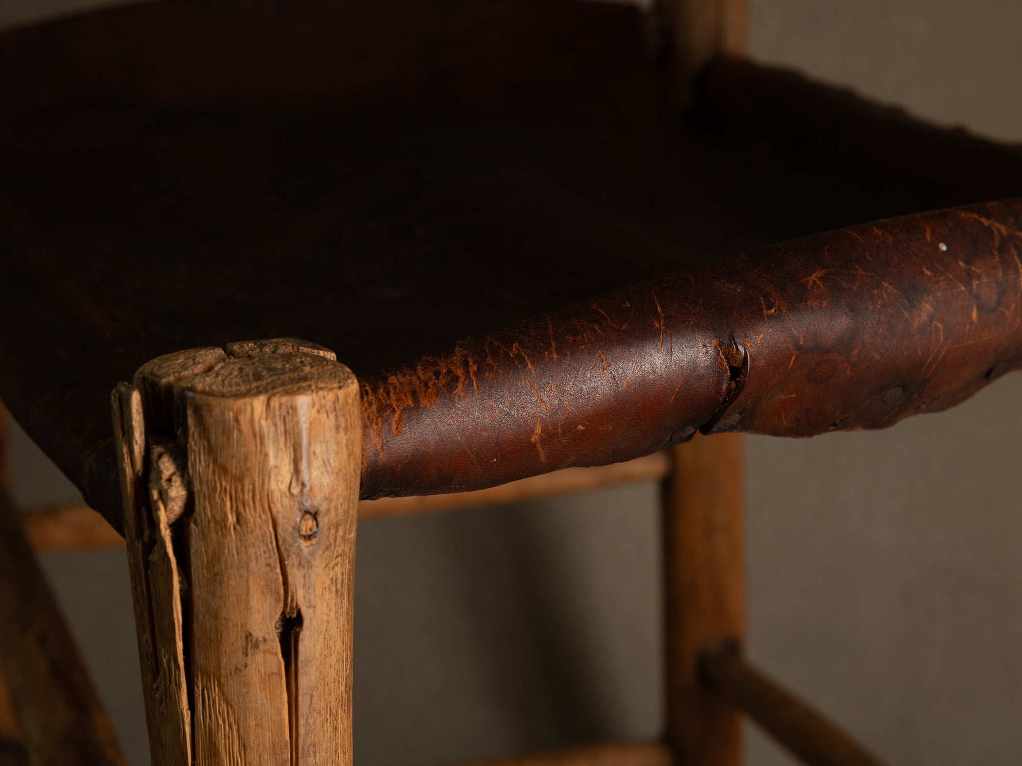 Rare chaise, art paysan vernaculaire, Suède (Fin du XVIIIe siècle)..Rare Chair, vernacular peasant art, Sweden (Late 18th century)