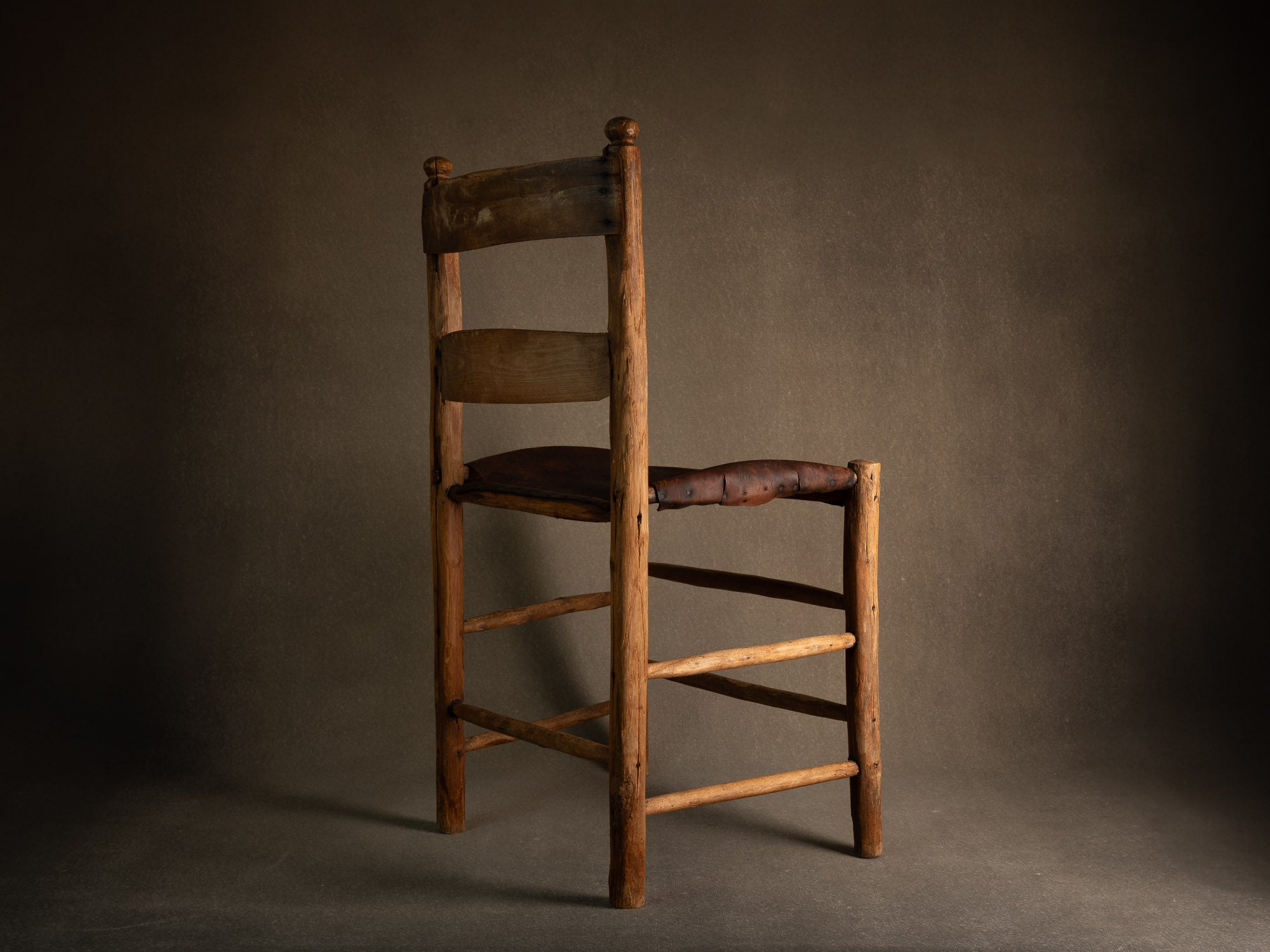 Rare chaise, art paysan vernaculaire, Suède (Fin du XVIIIe siècle)..Rare Chair, vernacular peasant art, Sweden (Late 18th century)