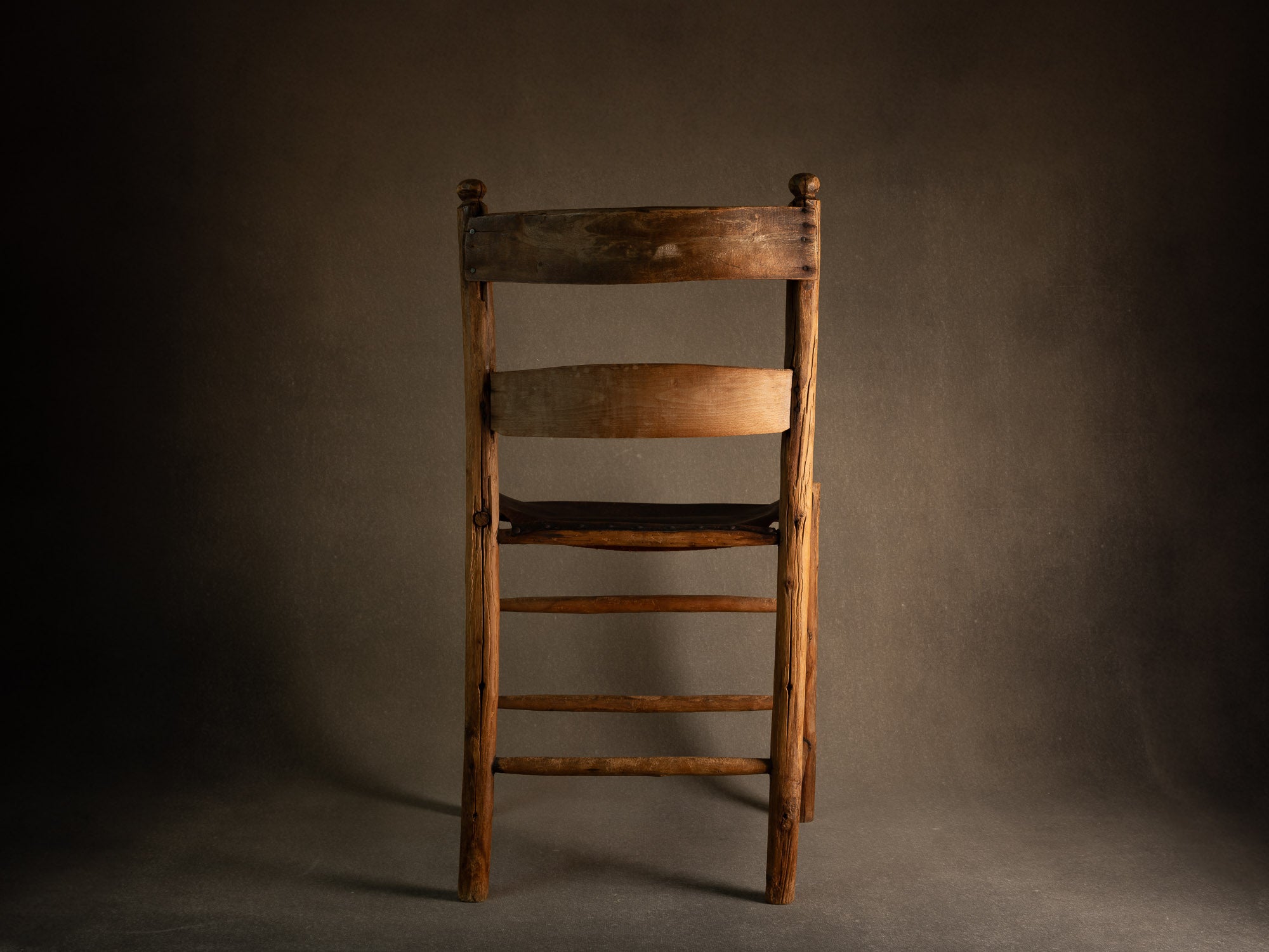 Rare chaise, art paysan vernaculaire, Suède (Fin du XVIIIe siècle)..Rare Chair, vernacular peasant art, Sweden (Late 18th century)