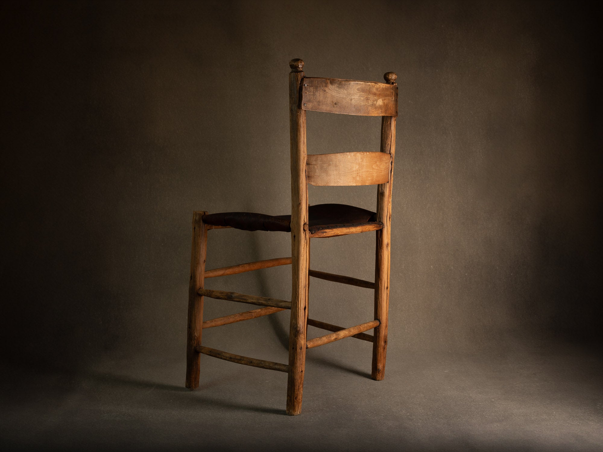 Rare chaise, art paysan vernaculaire, Suède (Fin du XVIIIe siècle)..Rare Chair, vernacular peasant art, Sweden (Late 18th century)