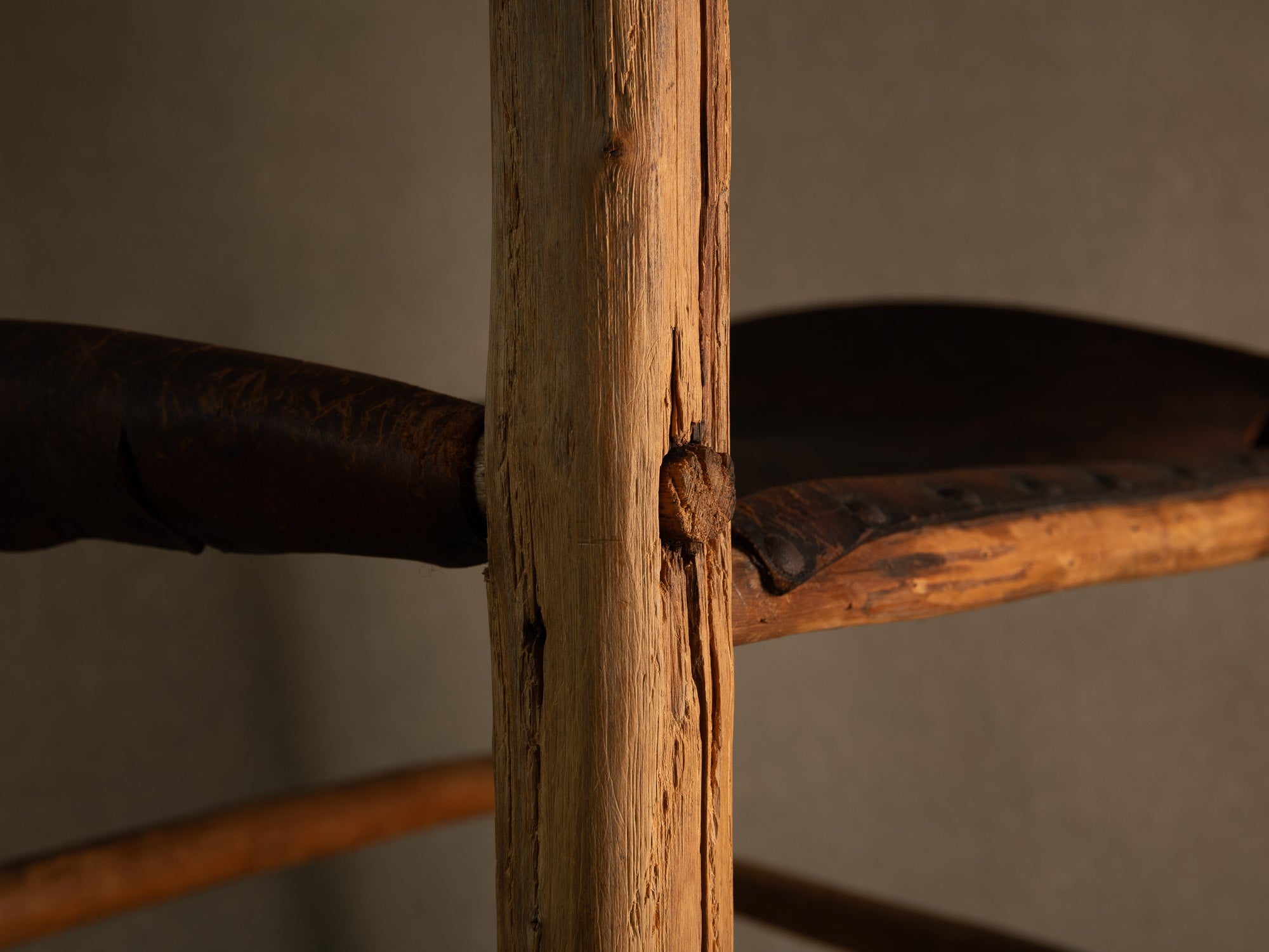 Rare chaise, art paysan vernaculaire, Suède (Fin du XVIIIe siècle)..Rare Chair, vernacular peasant art, Sweden (Late 18th century)