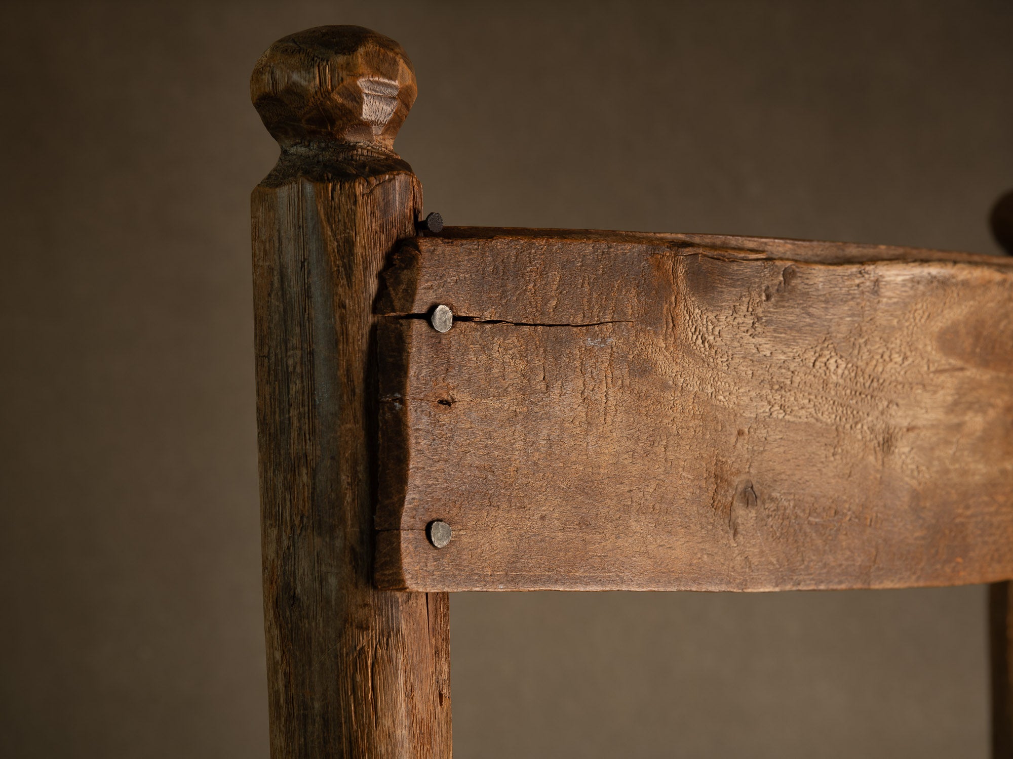 Rare chaise, art paysan vernaculaire, Suède (Fin du XVIIIe siècle)..Rare Chair, vernacular peasant art, Sweden (Late 18th century)