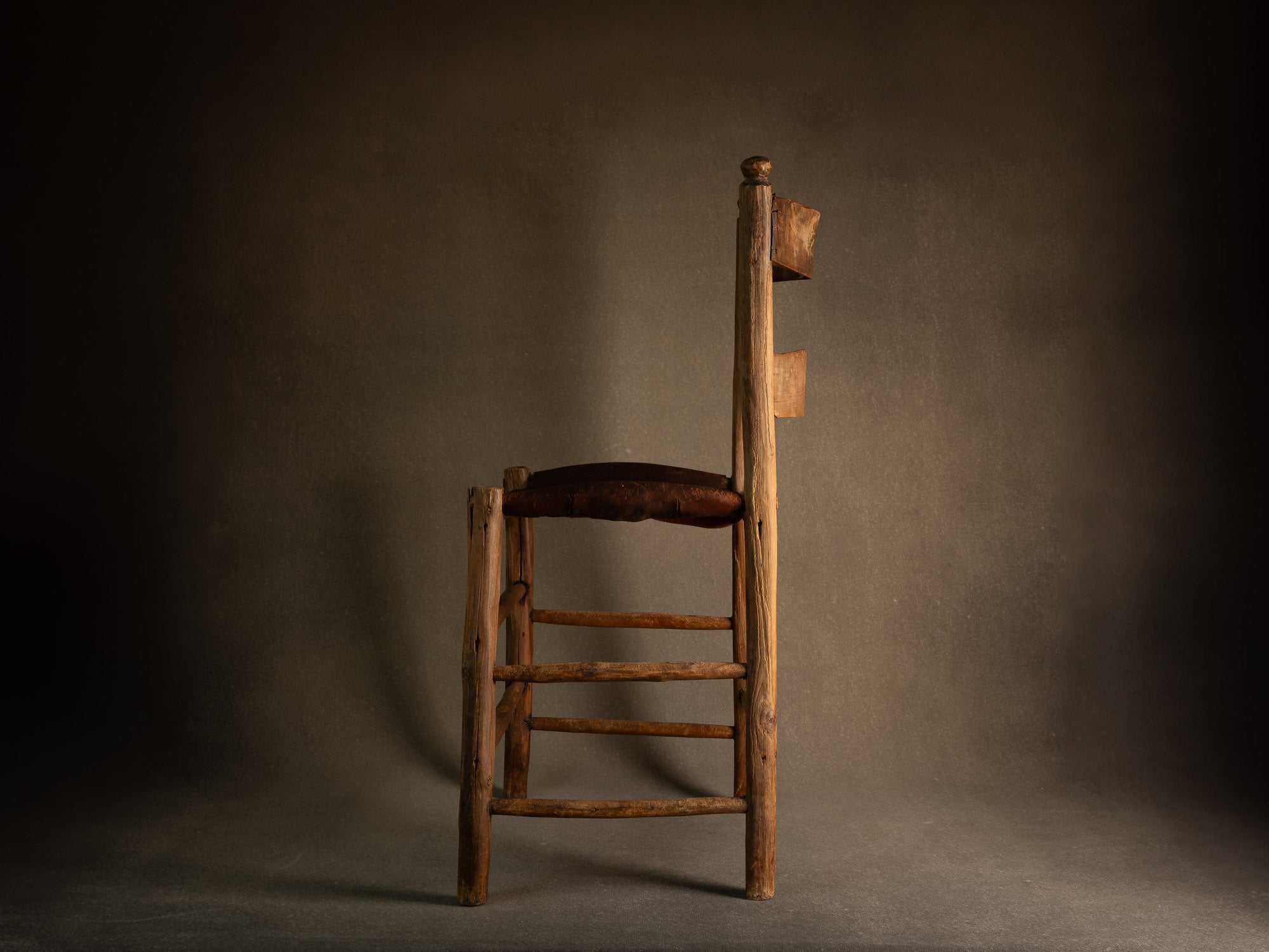 Rare chaise, art paysan vernaculaire, Suède (Fin du XVIIIe siècle)..Rare Chair, vernacular peasant art, Sweden (Late 18th century)
