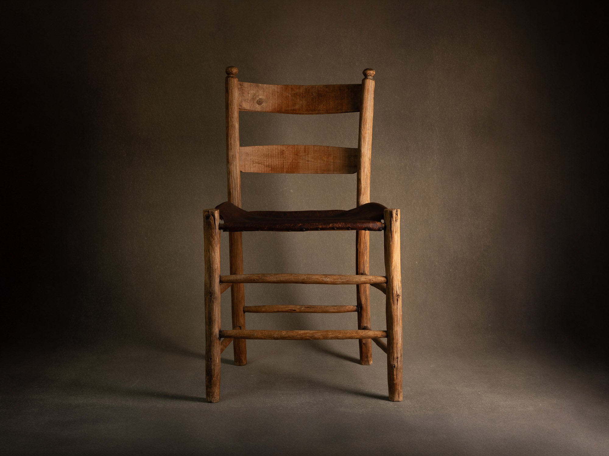 Rare chaise, art paysan vernaculaire, Suède (Fin du XVIIIe siècle)..Rare Chair, vernacular peasant art, Sweden (Late 18th century)