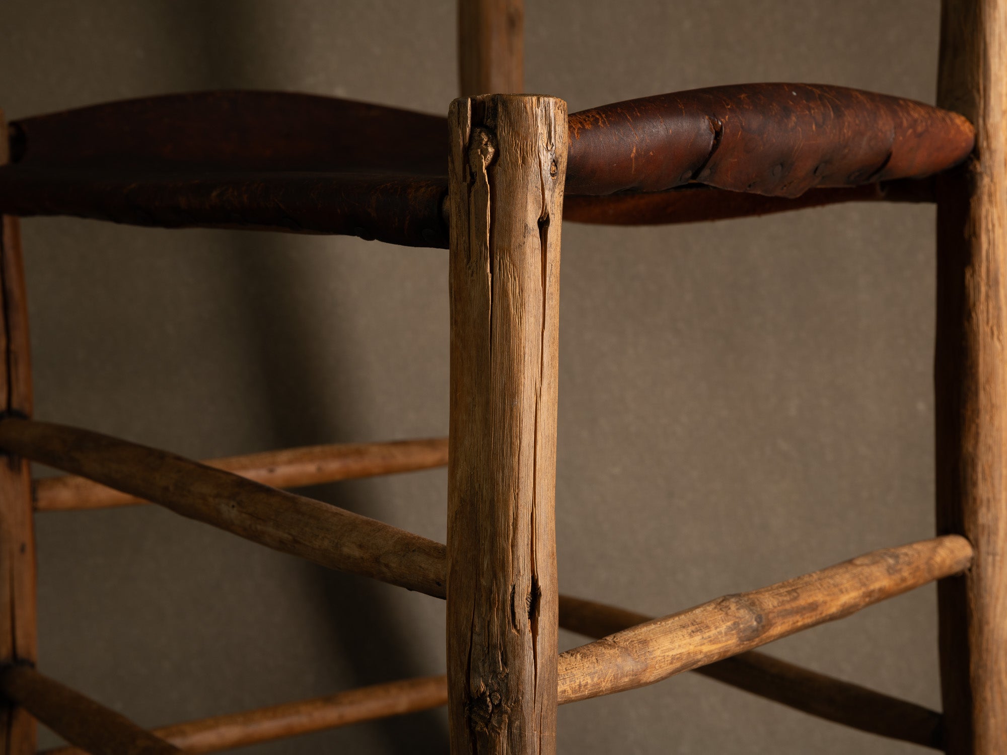 Rare chaise, art paysan vernaculaire, Suède (Fin du XVIIIe siècle)..Rare Chair, vernacular peasant art, Sweden (Late 18th century)