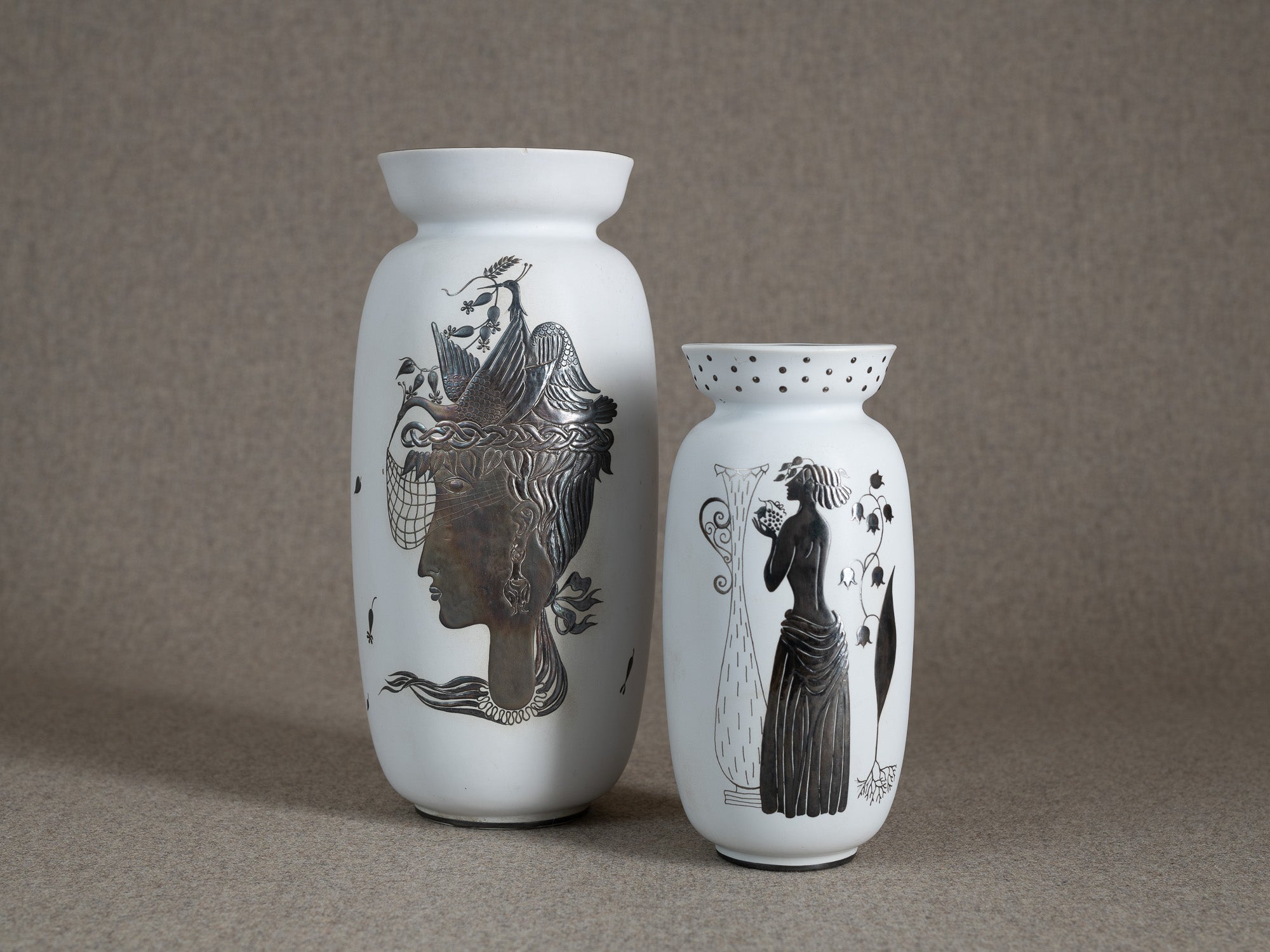 Ensemble de deux vases "Grazia" de Stig Lindberg pour Gustavsberg, Suède (design 1946)..Set of two Grazia Vases by Stig Lindberg for Gustavsberg, Sweden (designed in 1946)