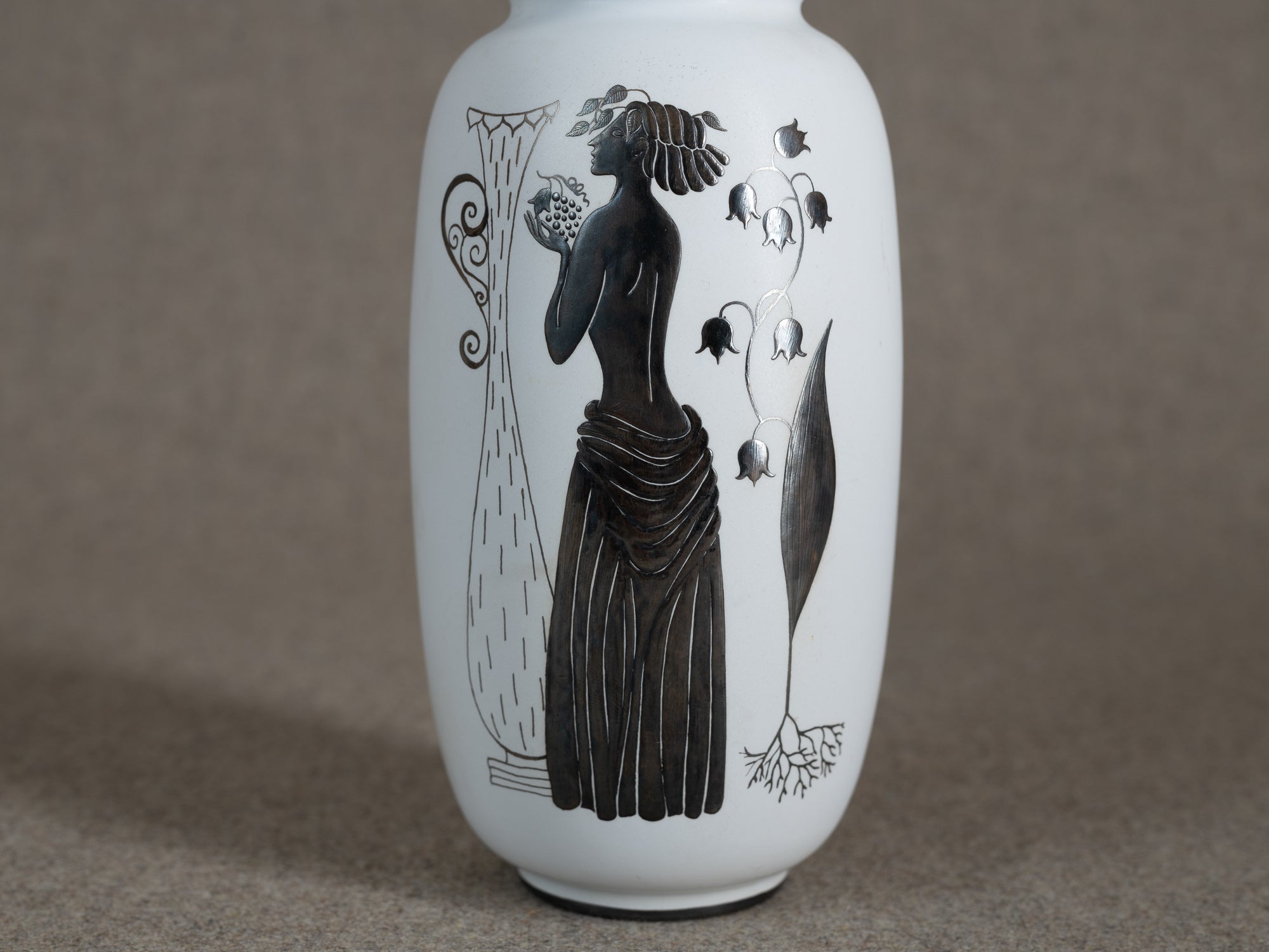 Ensemble de deux vases "Grazia" de Stig Lindberg pour Gustavsberg, Suède (design 1946)..Set of two Grazia Vases by Stig Lindberg for Gustavsberg, Sweden (designed in 1946)