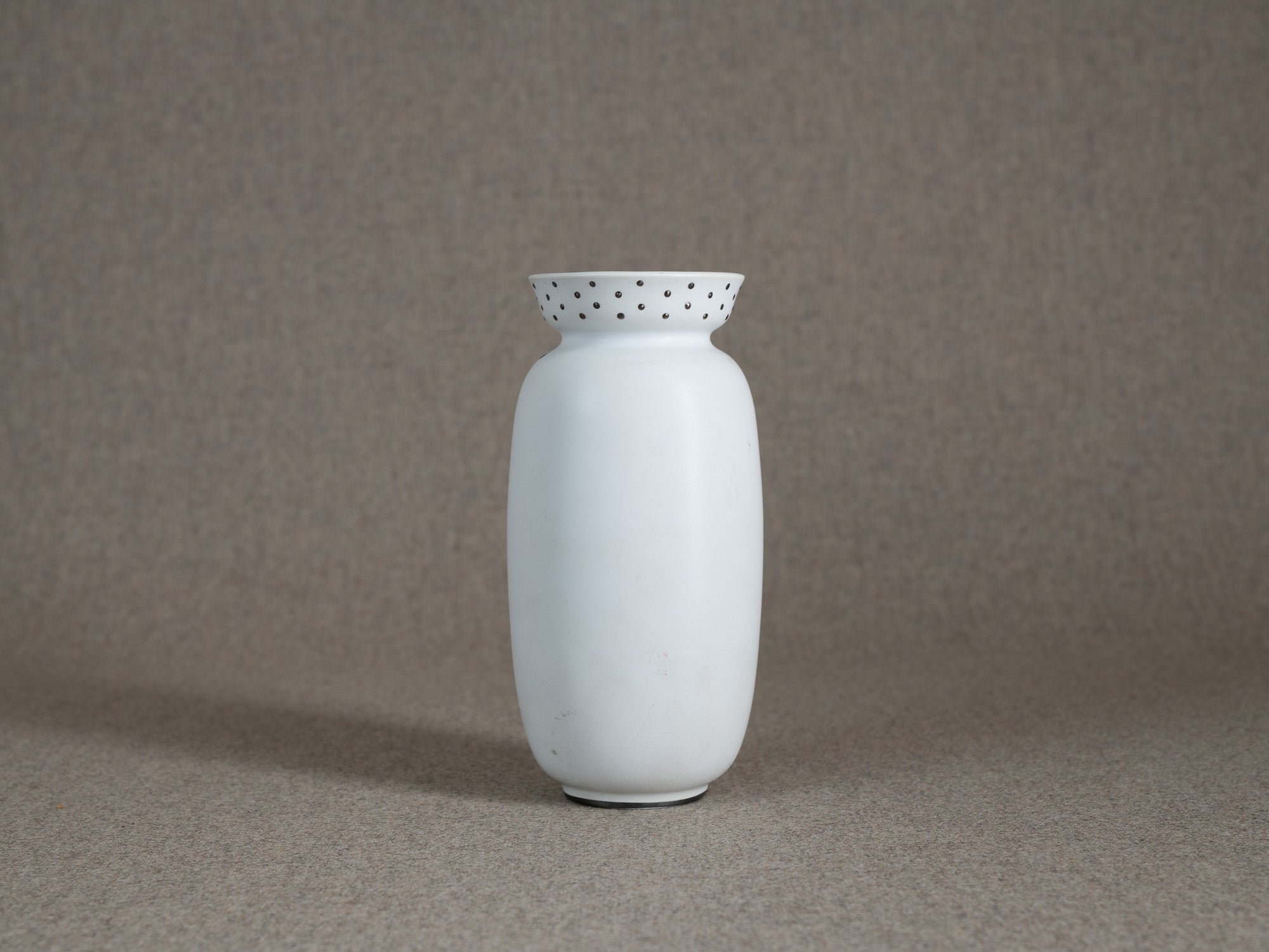 Ensemble de deux vases "Grazia" de Stig Lindberg pour Gustavsberg, Suède (design 1946)..Set of two Grazia Vases by Stig Lindberg for Gustavsberg, Sweden (designed in 1946)