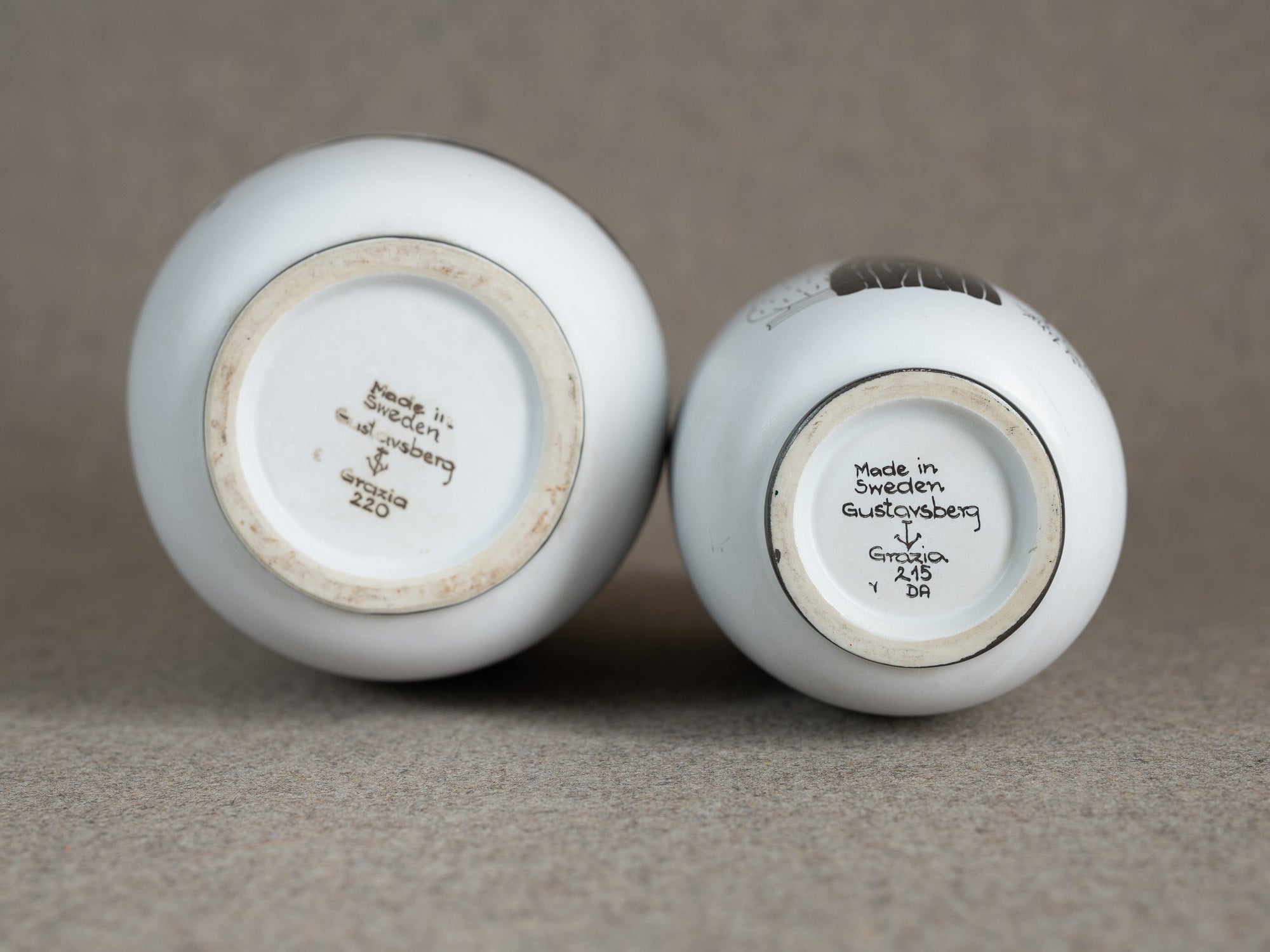 Ensemble de deux vases "Grazia" de Stig Lindberg pour Gustavsberg, Suède (design 1946)..Set of two Grazia Vases by Stig Lindberg for Gustavsberg, Sweden (designed in 1946)