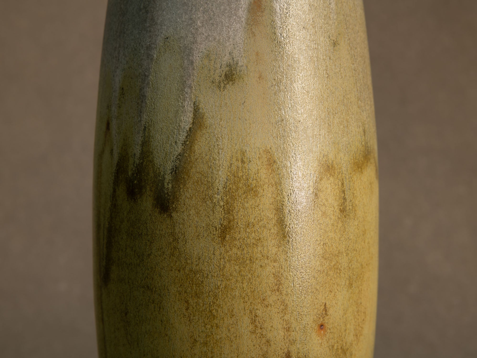 Vase‑bouteille en grès émaillé par Jean Cacheleux à Saint Amand en Puisaye, France (vers 1985)..Glazed stoneware vase by Jean Cacheleux à Saint Amand en Puisaye, France (circa 1985)