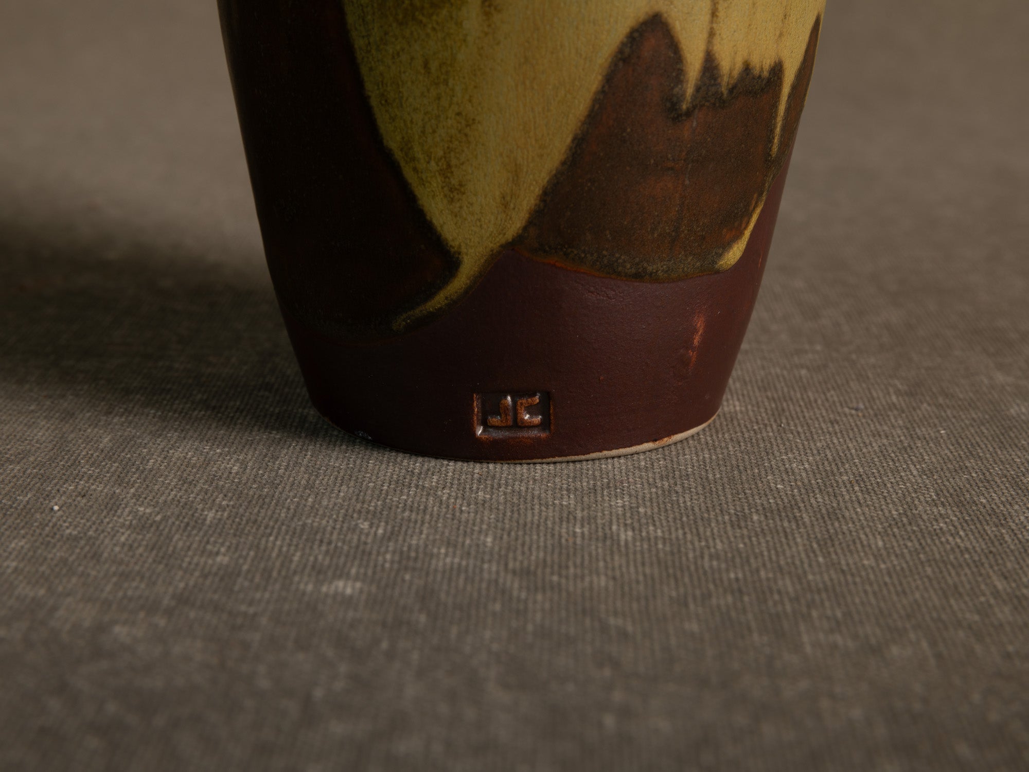 Vase‑bouteille en grès émaillé par Jean Cacheleux à Saint Amand en Puisaye, France (vers 1985)..Glazed stoneware vase by Jean Cacheleux à Saint Amand en Puisaye, France (circa 1985)