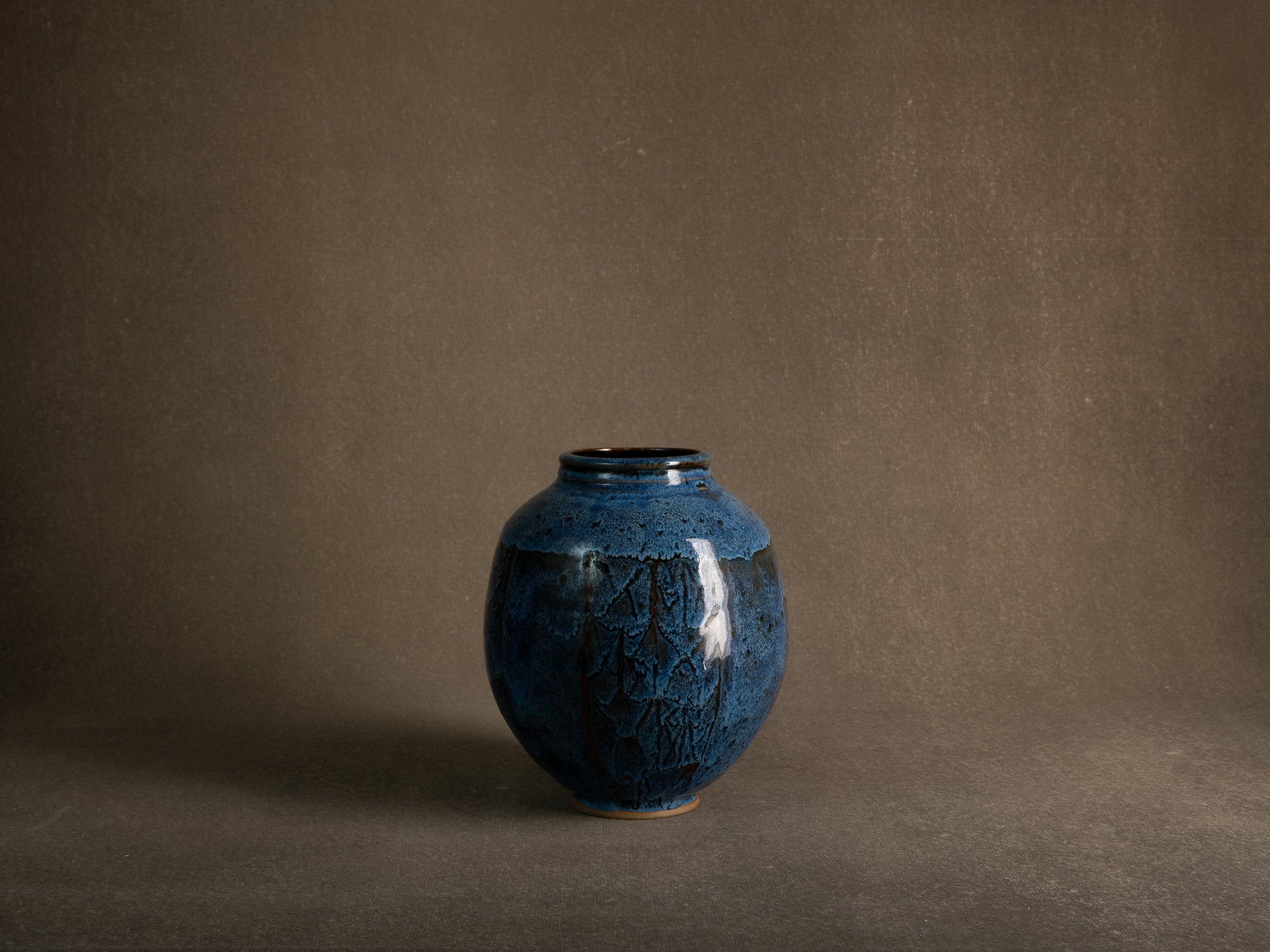 Vase en grès émaillé par Stan Brélivet à Locronan, France (vers 1985)..Glazed stoneware vase by Stan Brélivet in Locronan, France (circa 1985)