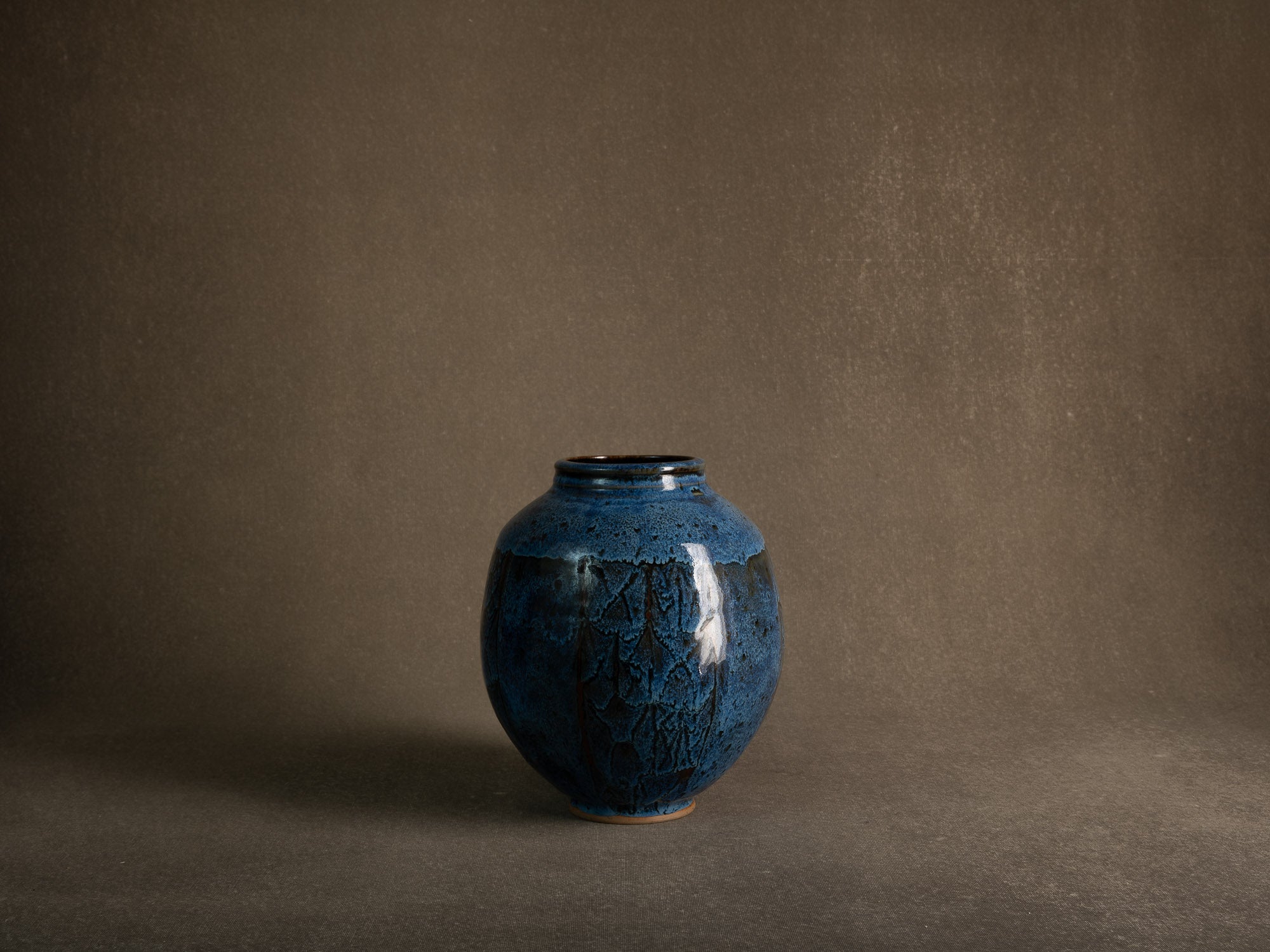 Vase en grès émaillé par Stan Brélivet à Locronan, France (vers 1985)..Glazed stoneware vase by Stan Brélivet in Locronan, France (circa 1985)