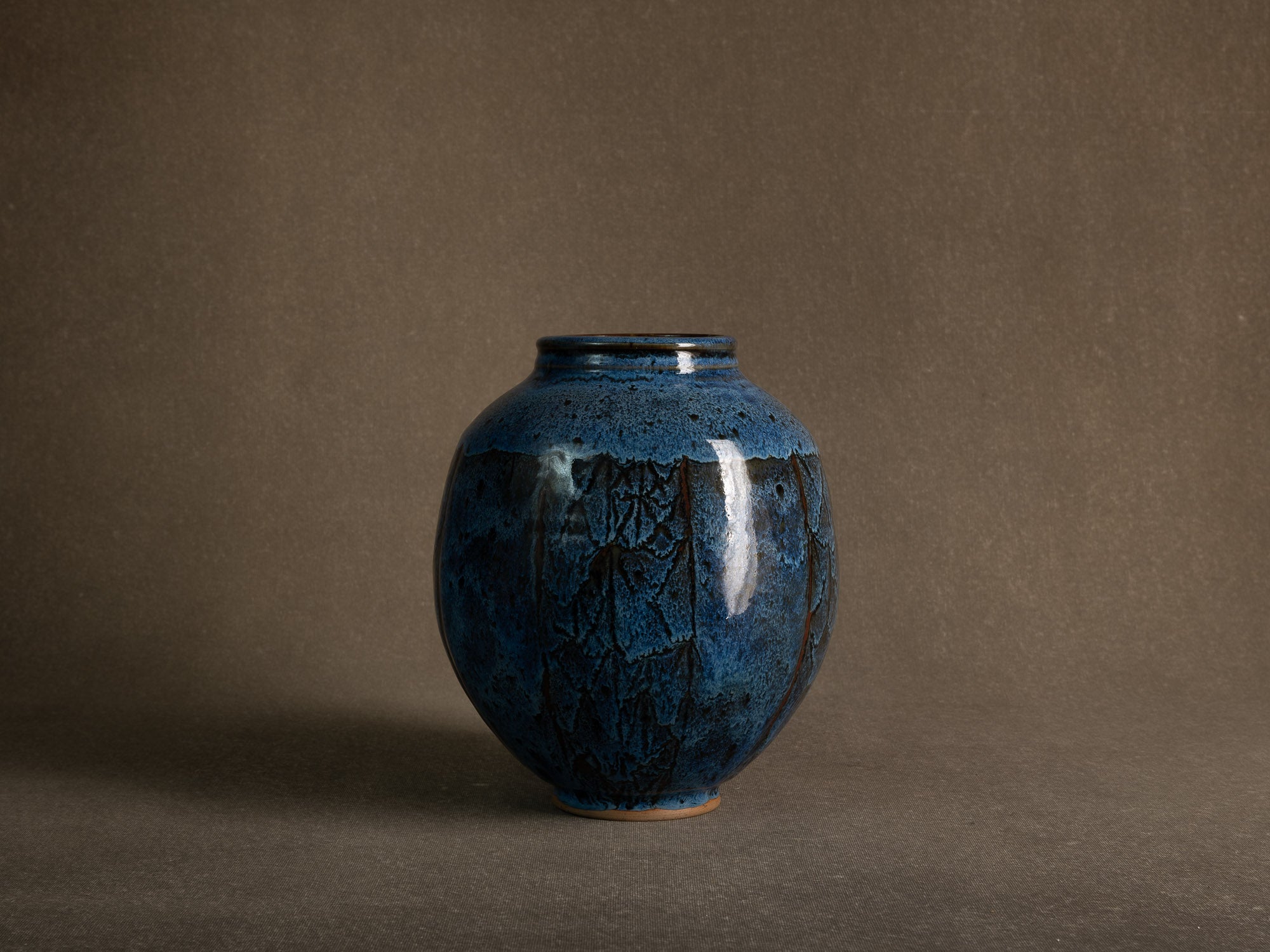 Vase en grès émaillé par Stan Brélivet à Locronan, France (vers 1985)..Glazed stoneware vase by Stan Brélivet in Locronan, France (circa 1985)