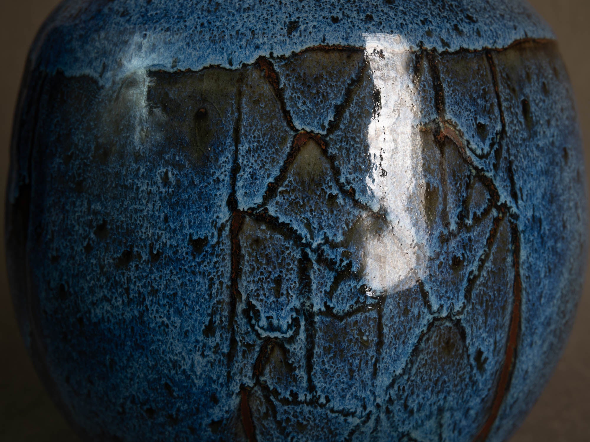 Vase en grès émaillé par Stan Brélivet à Locronan, France (vers 1985)..Glazed stoneware vase by Stan Brélivet in Locronan, France (circa 1985)