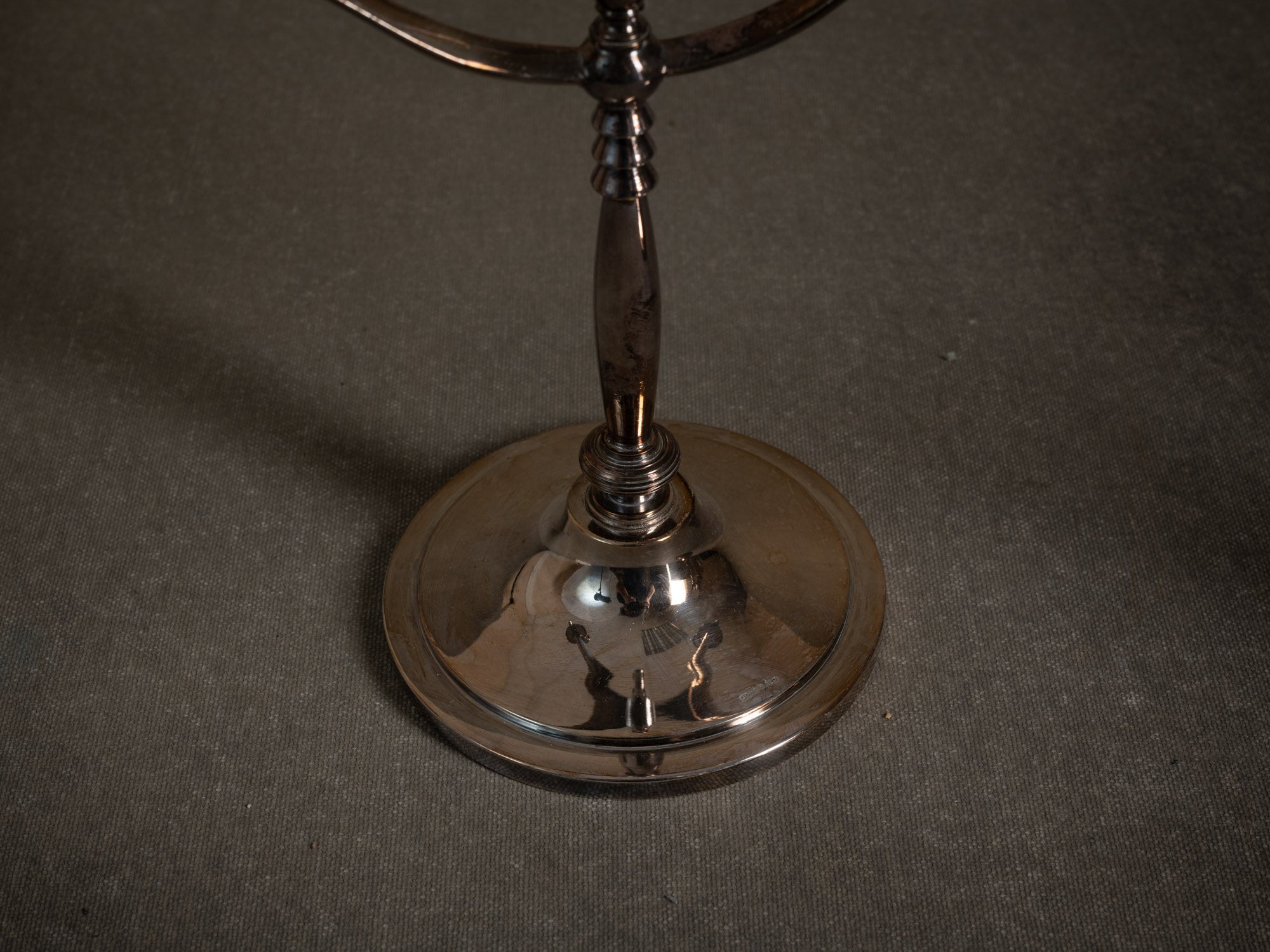 Paire de chandeliers "grâce suédoise" Elis Bergh pour C.G. Hallberg, Suède (années 1920)..Set of 2 "swedish grace" candle holders /candelabras by C.G. Hallberg, Sweden (1920's)