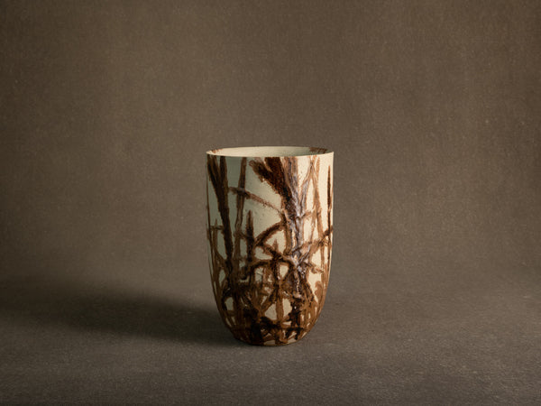 Vase corolle en grès de Kyoto à décor d'herbes folles, Japon (années 1960)..Kyoto Stoneware corolla vase with bamboo decoration, Japan (1960s)