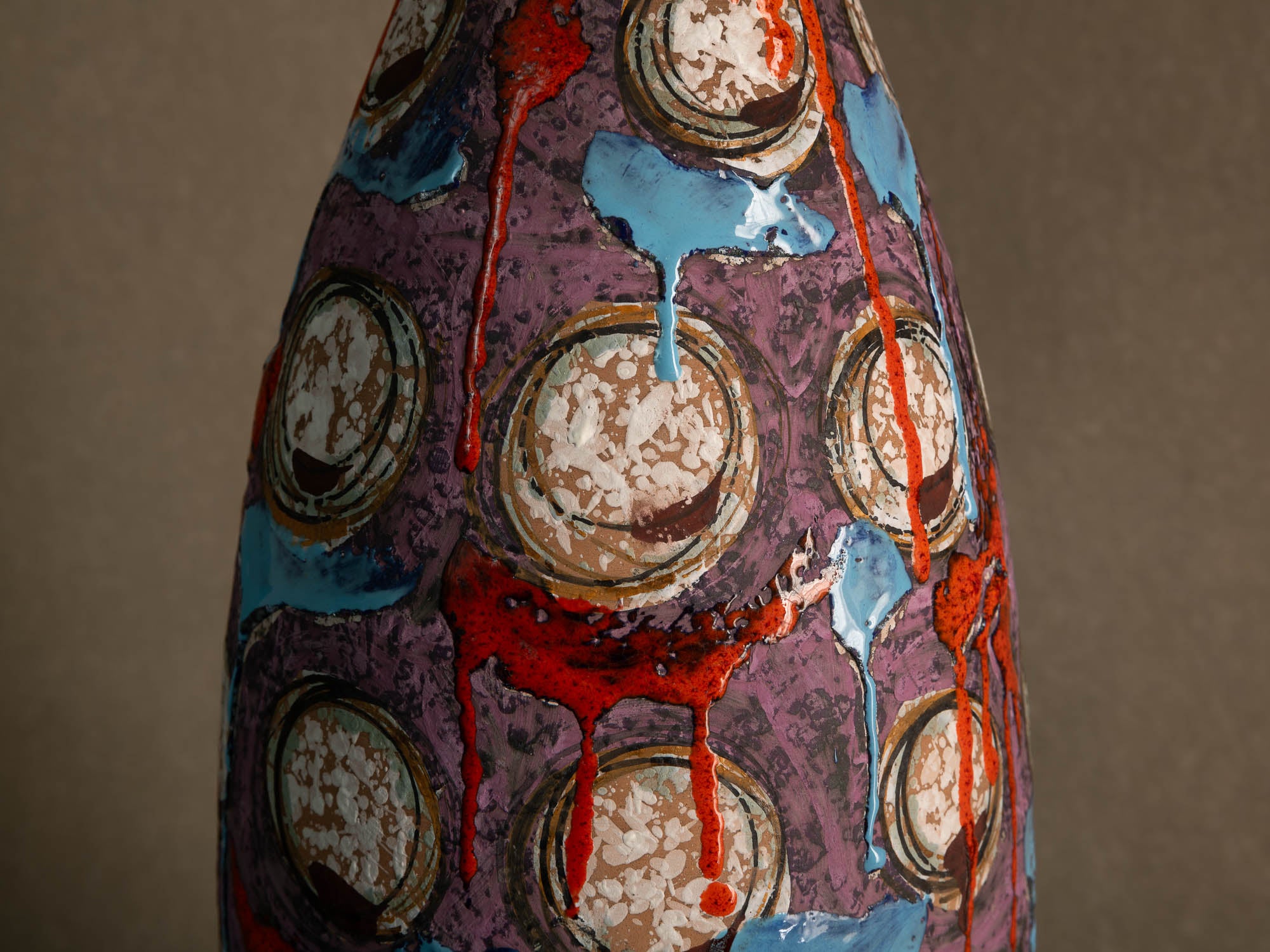 Lampe en faïence italienne à décor informel, Att. Raymor, Italie (vers 1958-65)..Italian earthenware lamp with informal glaze decoration in Raymor style (att.), Italy (circa 1958-65)