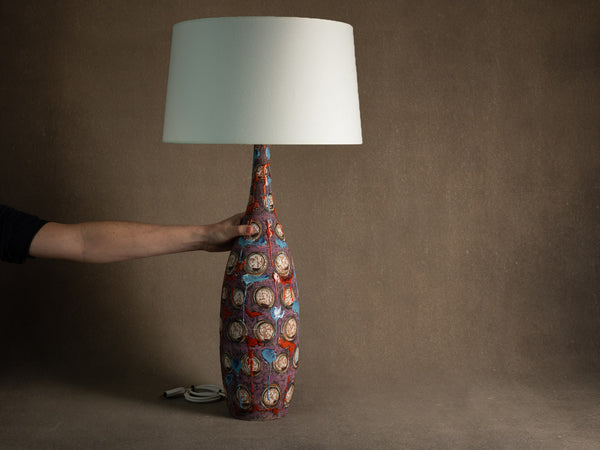 Lampe en faïence italienne à décor informel, Att. Raymor, Italie (vers 1958-65)..Italian earthenware lamp with informal glaze decoration in Raymor style (att.), Italy (circa 1958-65)