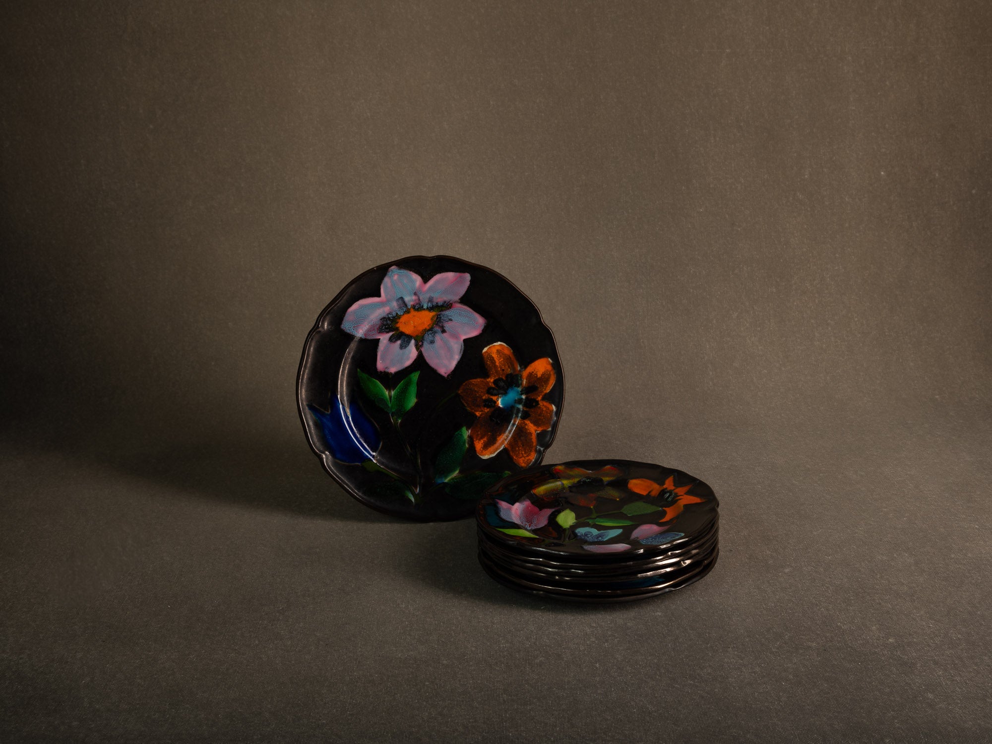 Important service en faïence de l'Atelier Paul Ricard de l'île de Bendor, France (vers 1955)..Important earthenware service from the Paul Ricard workshop on the island of Bendor, France (circa 1955)