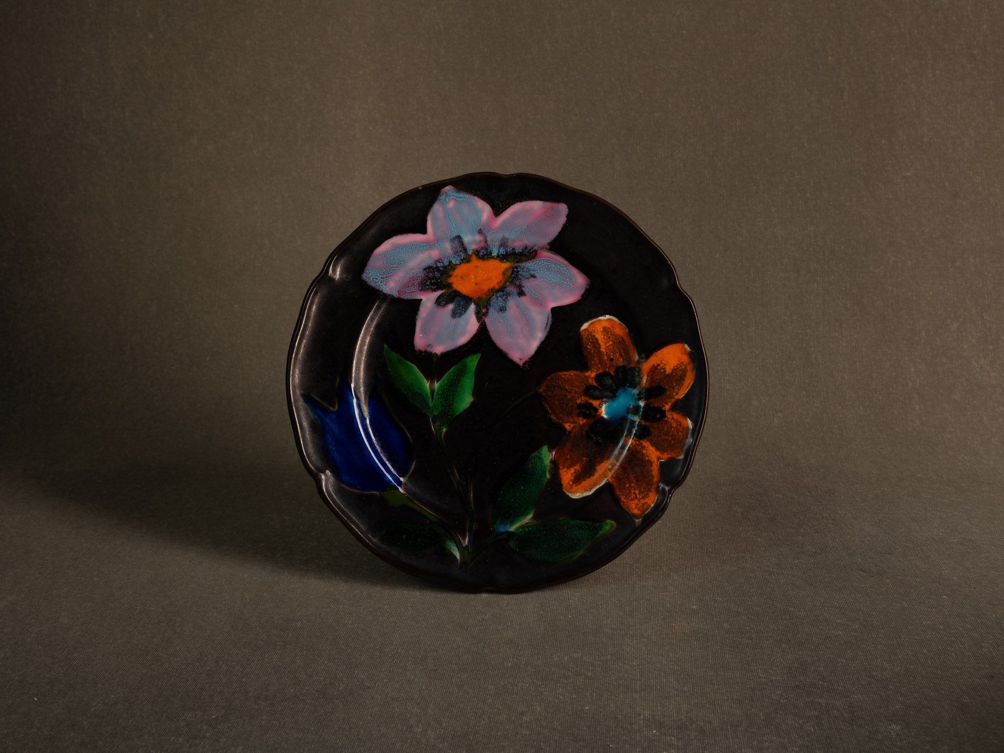 Important service en faïence de l'Atelier Paul Ricard de l'île de Bendor, France (vers 1955)..Important earthenware service from the Paul Ricard workshop on the island of Bendor, France (circa 1955)