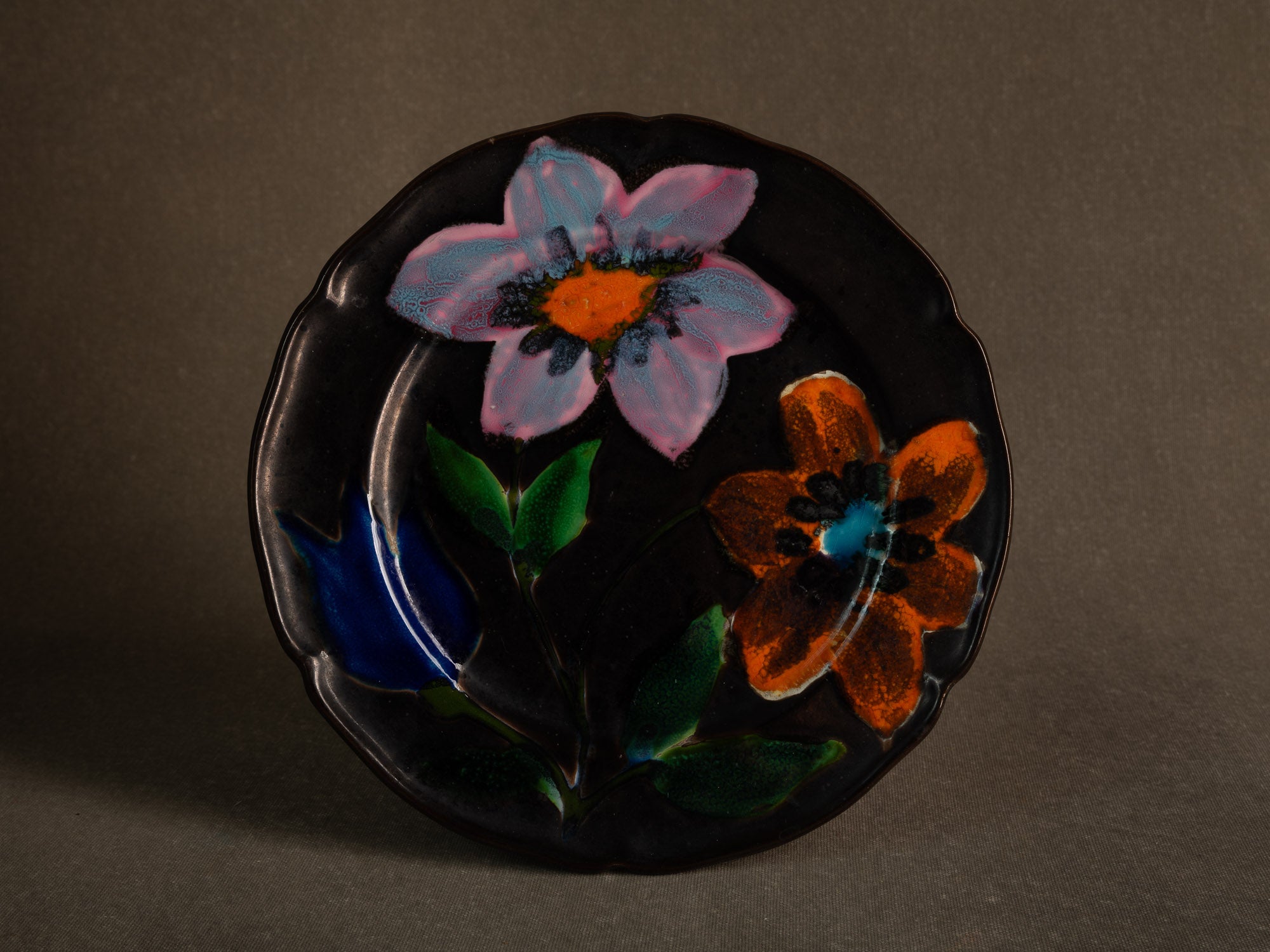 Important service en faïence de l'Atelier Paul Ricard de l'île de Bendor, France (vers 1955)..Important earthenware service from the Paul Ricard workshop on the island of Bendor, France (circa 1955)