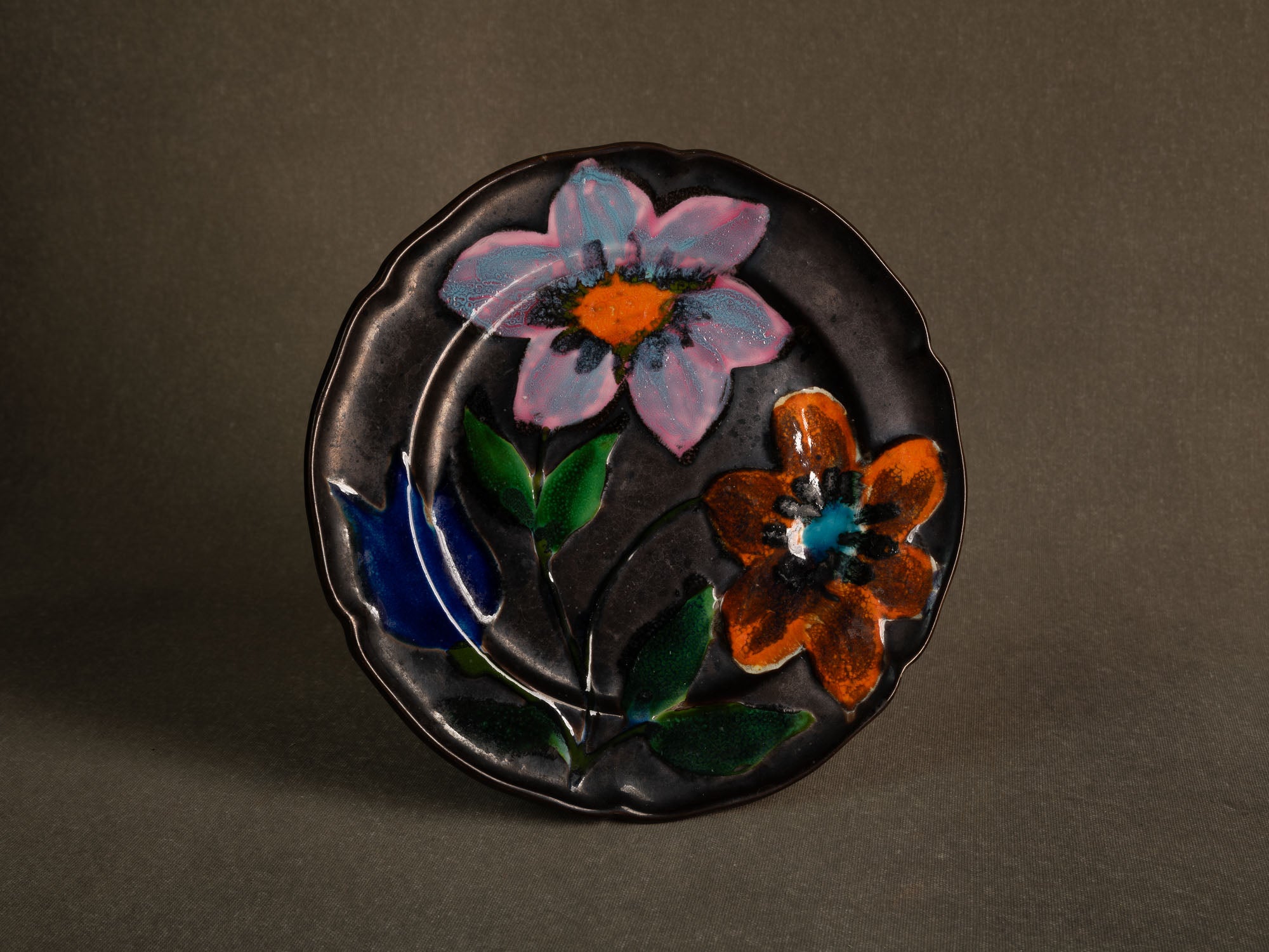 Important service en faïence de l'Atelier Paul Ricard de l'île de Bendor, France (vers 1955)..Important earthenware service from the Paul Ricard workshop on the island of Bendor, France (circa 1955)