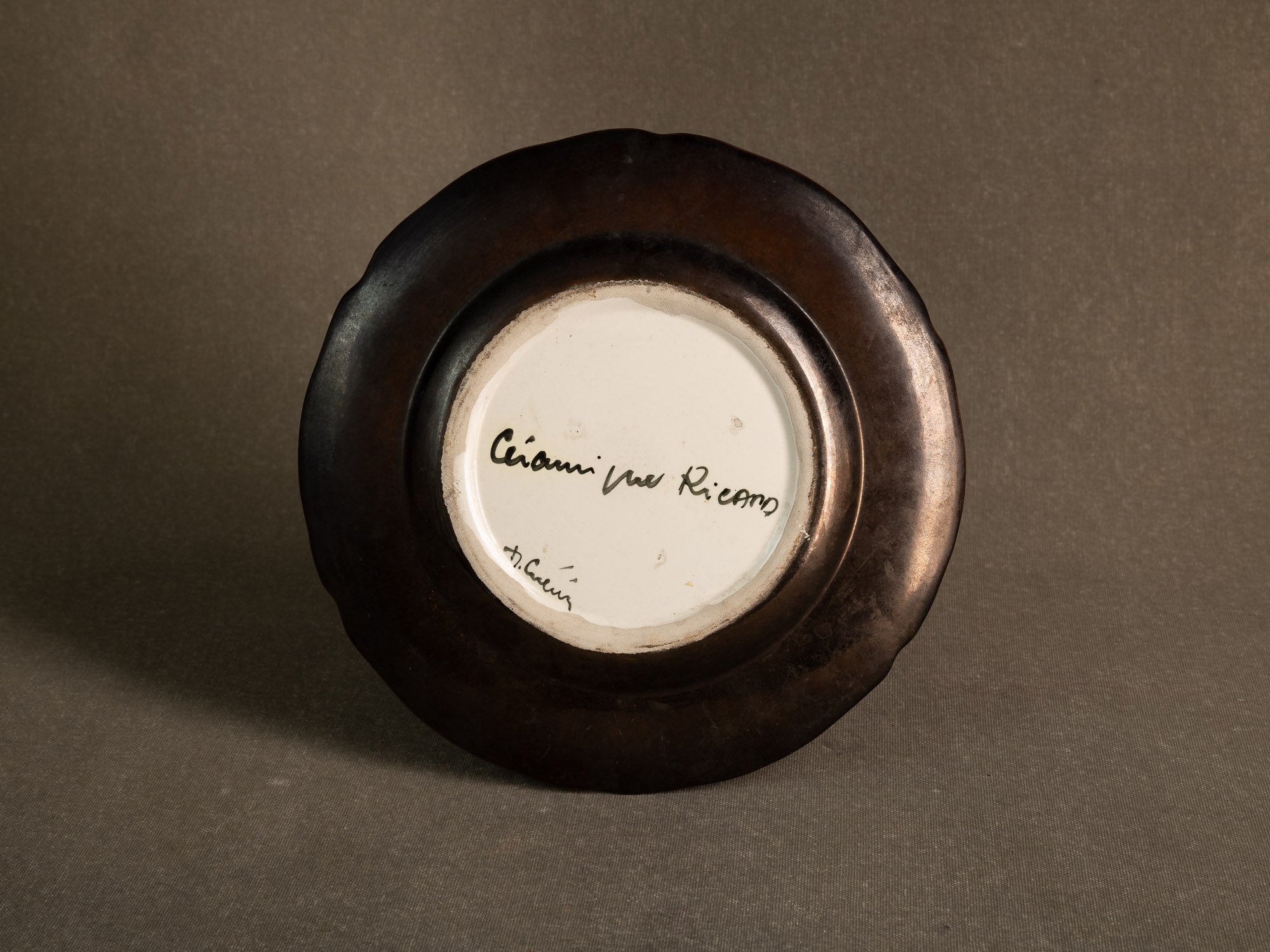 Important service en faïence de l'Atelier Paul Ricard de l'île de Bendor, France (vers 1955)..Important earthenware service from the Paul Ricard workshop on the island of Bendor, France (circa 1955)