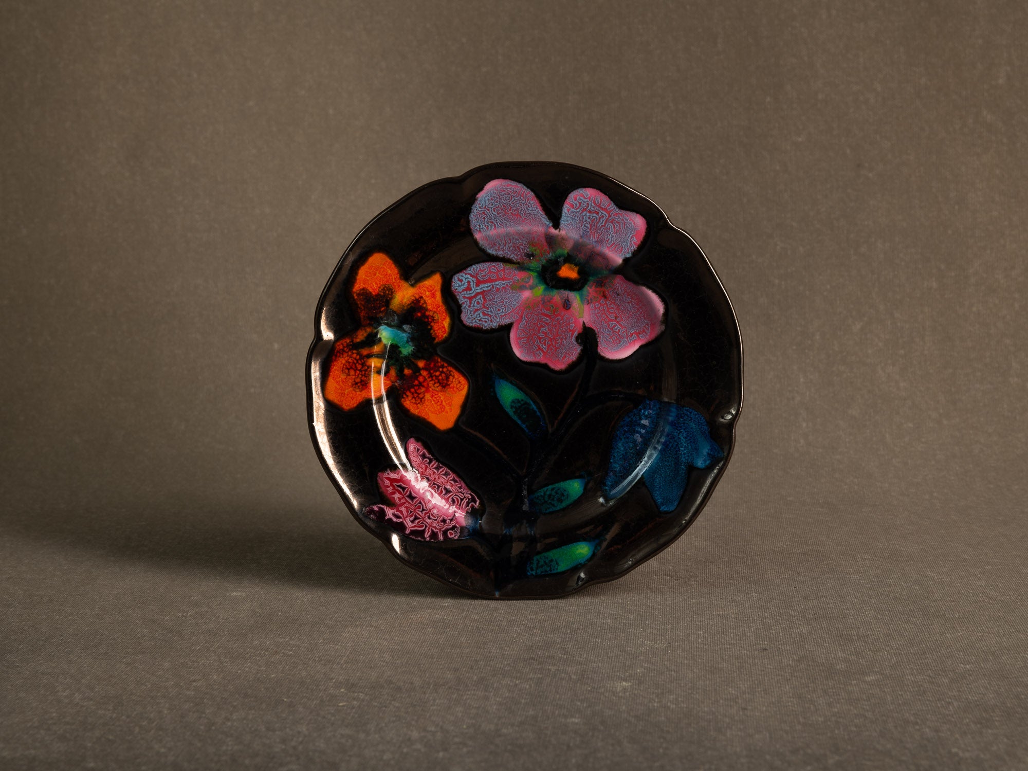 Important service en faïence de l'Atelier Paul Ricard de l'île de Bendor, France (vers 1955)..Important earthenware service from the Paul Ricard workshop on the island of Bendor, France (circa 1955)