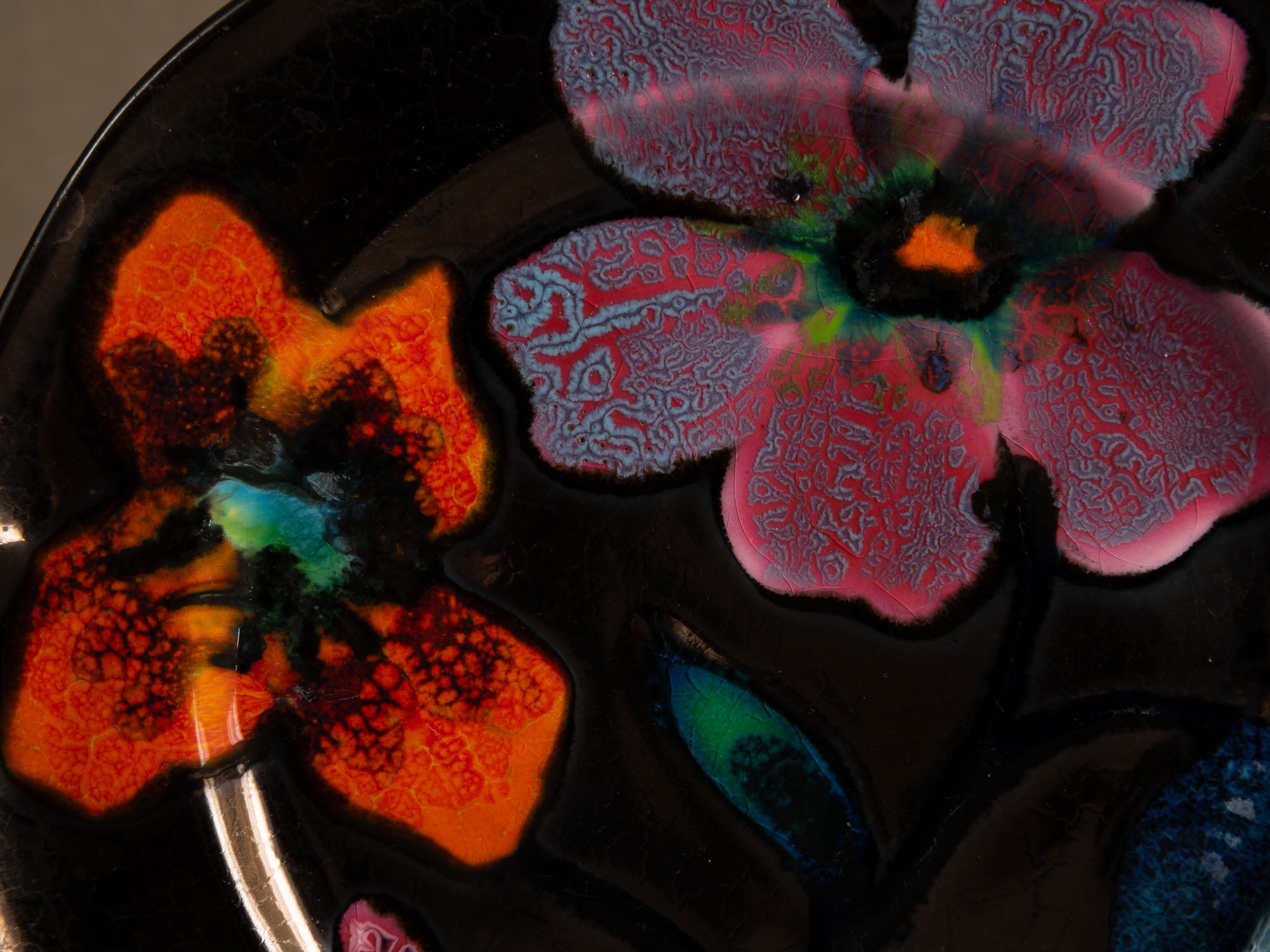 Important service en faïence de l'Atelier Paul Ricard de l'île de Bendor, France (vers 1955)..Important earthenware service from the Paul Ricard workshop on the island of Bendor, France (circa 1955)