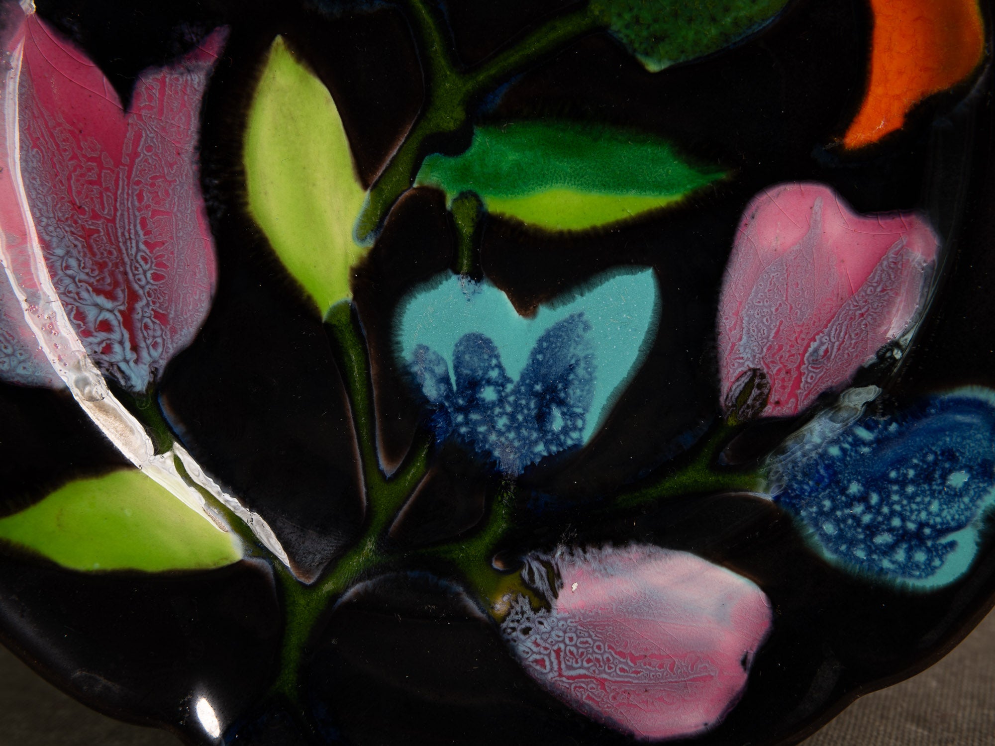 Important service en faïence de l'Atelier Paul Ricard de l'île de Bendor, France (vers 1955)..Important earthenware service from the Paul Ricard workshop on the island of Bendor, France (circa 1955)