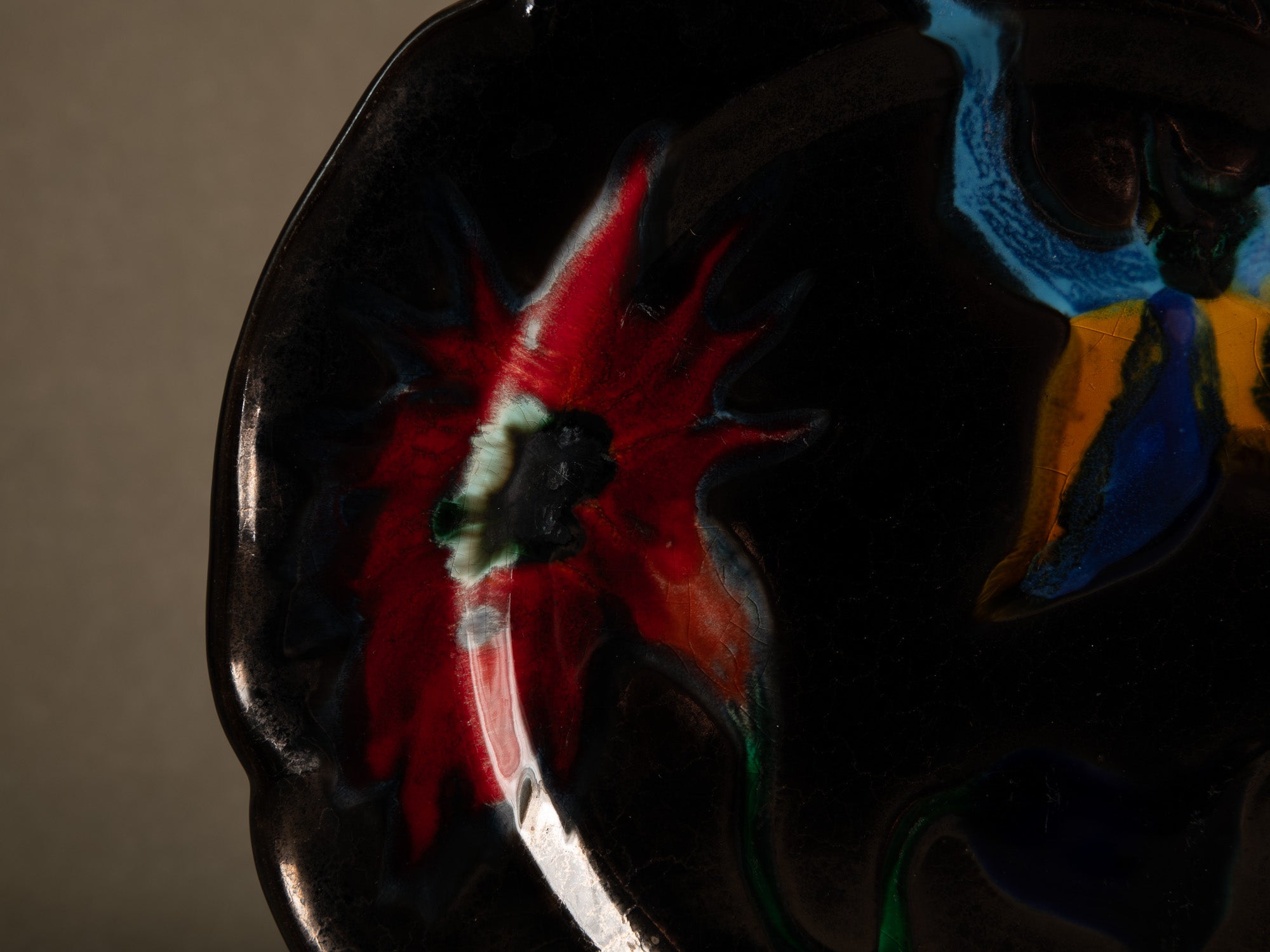 Important service en faïence de l'Atelier Paul Ricard de l'île de Bendor, France (vers 1955)..Important earthenware service from the Paul Ricard workshop on the island of Bendor, France (circa 1955)