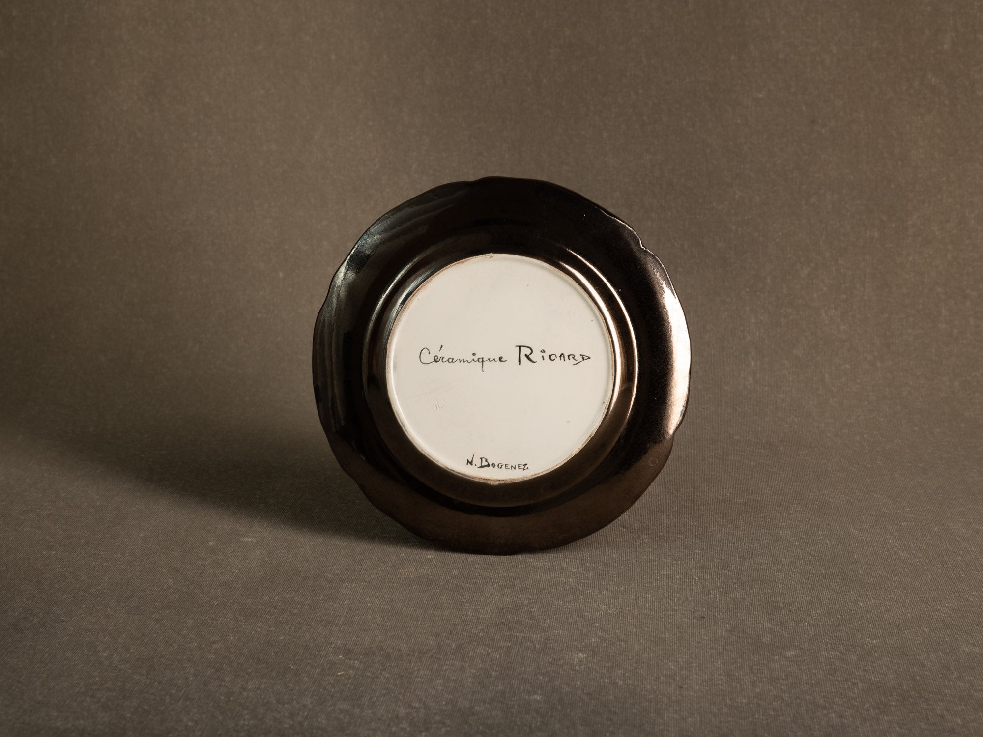 Important service en faïence de l'Atelier Paul Ricard de l'île de Bendor, France (vers 1955)..Important earthenware service from the Paul Ricard workshop on the island of Bendor, France (circa 1955)