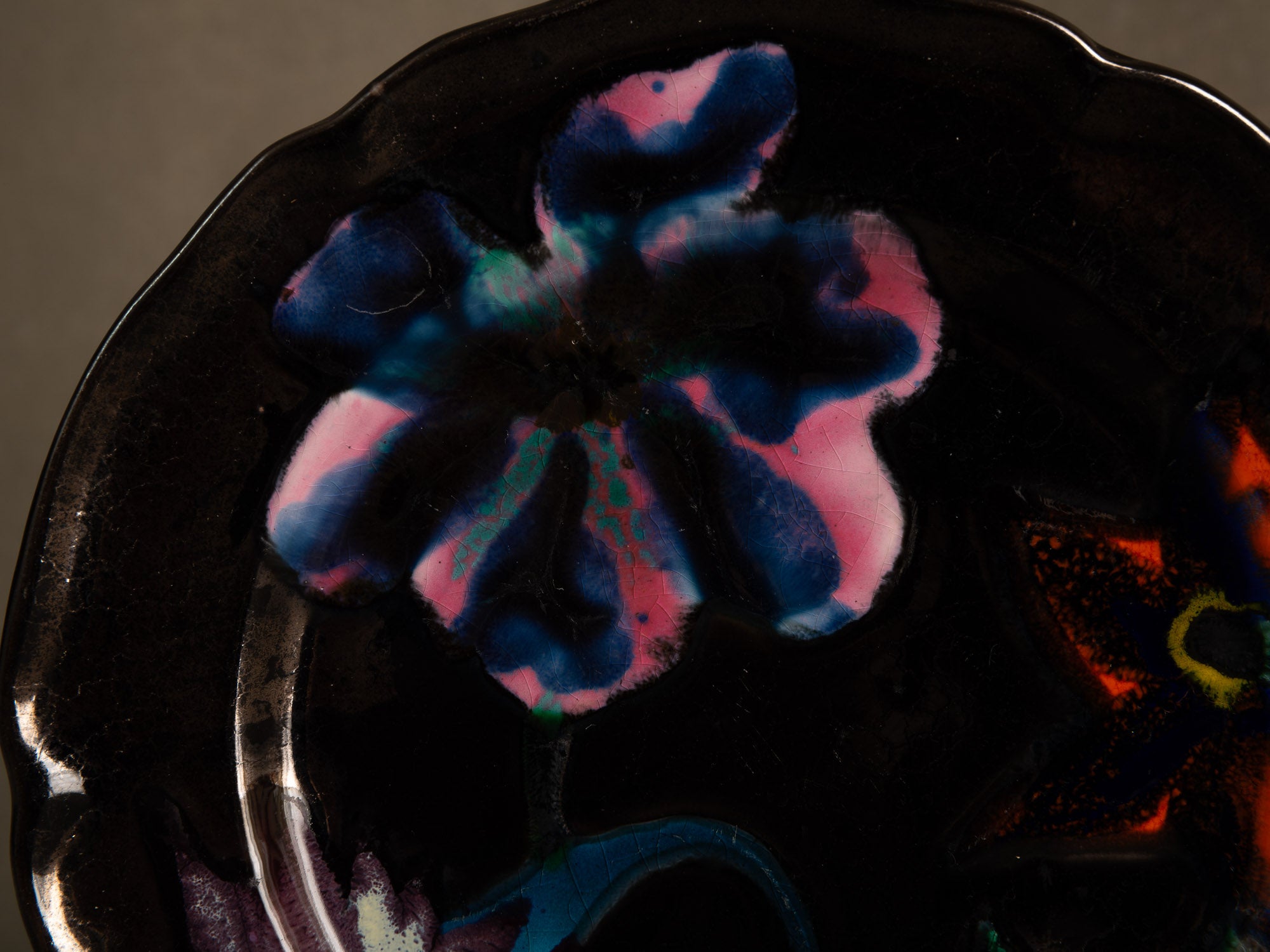 Important service en faïence de l'Atelier Paul Ricard de l'île de Bendor, France (vers 1955)..Important earthenware service from the Paul Ricard workshop on the island of Bendor, France (circa 1955)