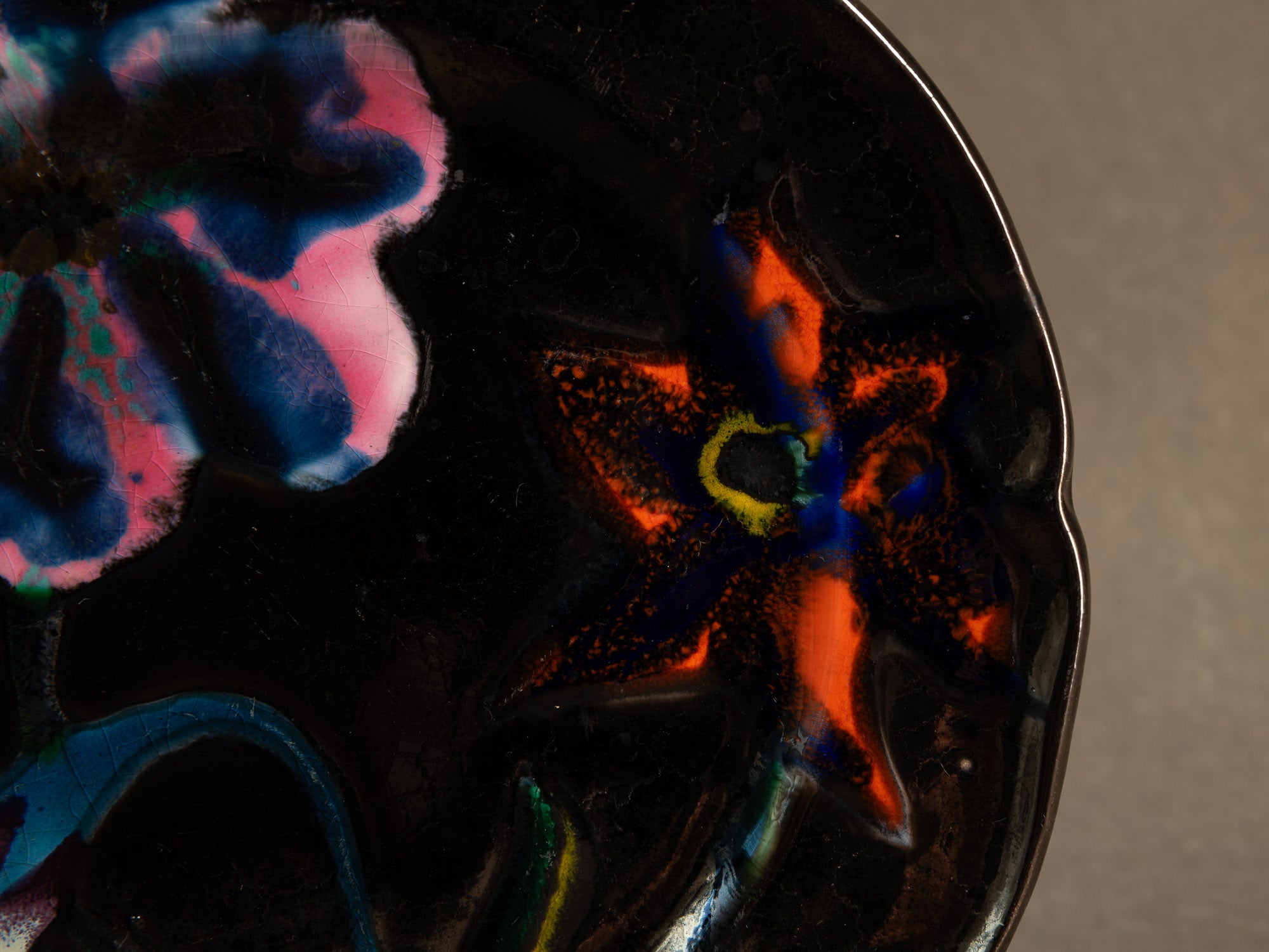 Important service en faïence de l'Atelier Paul Ricard de l'île de Bendor, France (vers 1955)..Important earthenware service from the Paul Ricard workshop on the island of Bendor, France (circa 1955)