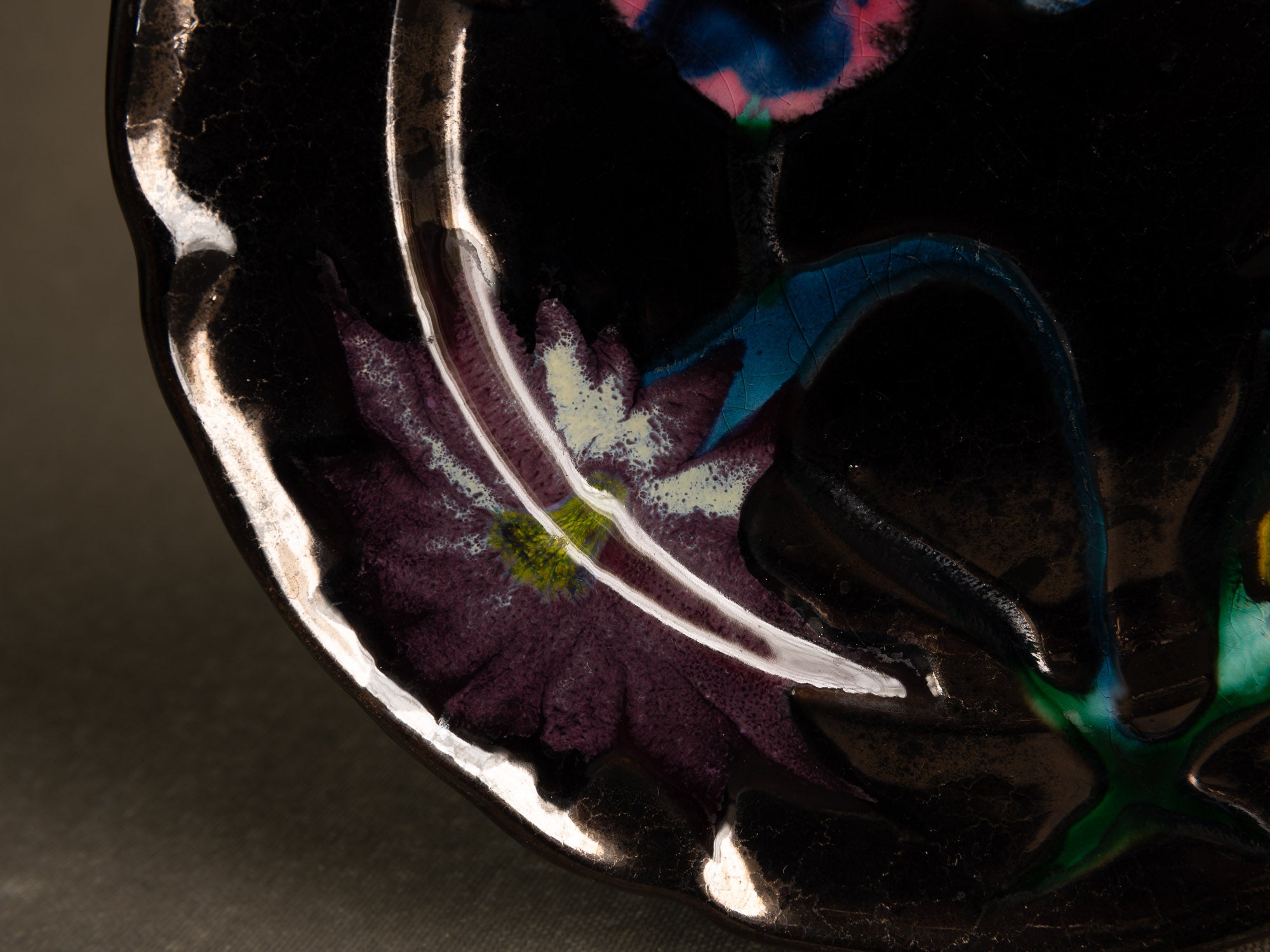 Important service en faïence de l'Atelier Paul Ricard de l'île de Bendor, France (vers 1955)..Important earthenware service from the Paul Ricard workshop on the island of Bendor, France (circa 1955)