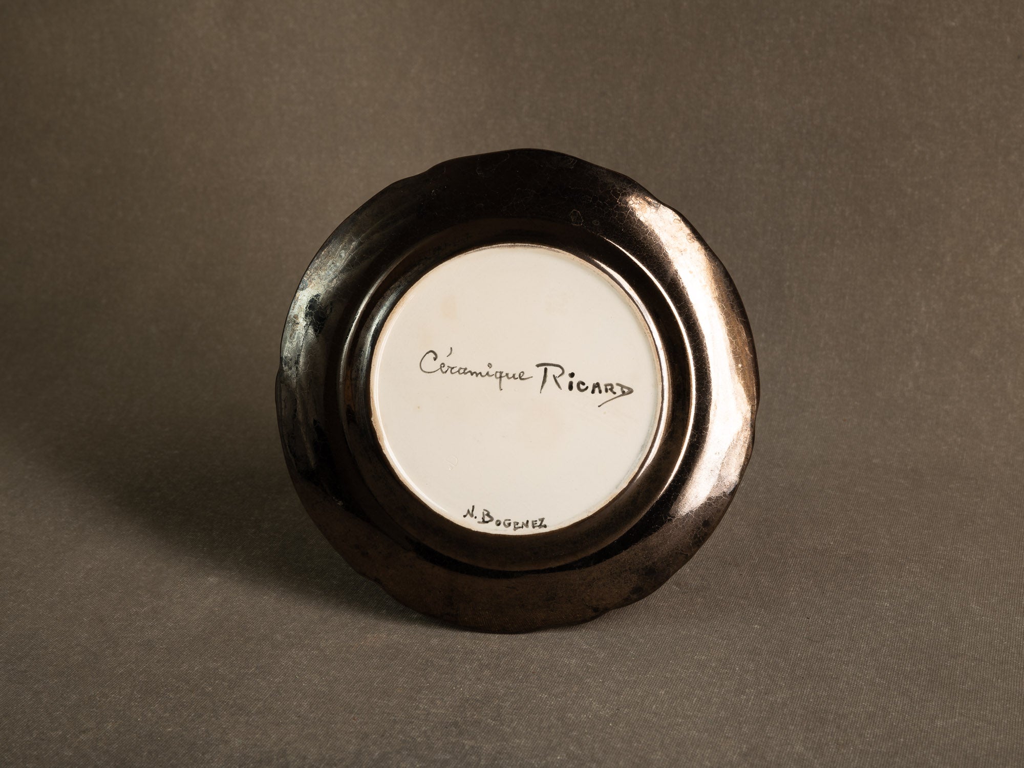 Important service en faïence de l'Atelier Paul Ricard de l'île de Bendor, France (vers 1955)..Important earthenware service from the Paul Ricard workshop on the island of Bendor, France (circa 1955)