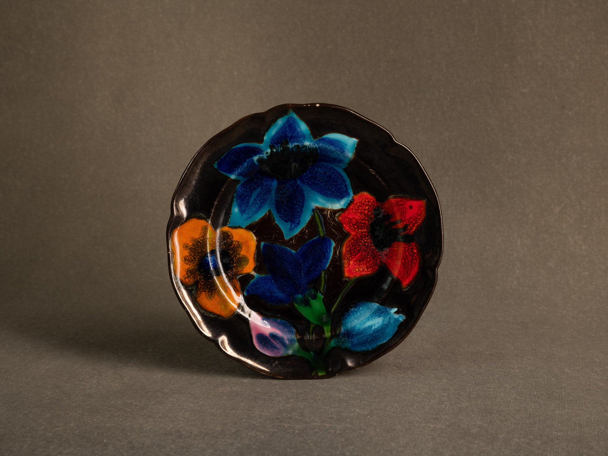 Important service en faïence de l'Atelier Paul Ricard de l'île de Bendor, France (vers 1955)..Important earthenware service from the Paul Ricard workshop on the island of Bendor, France (circa 1955)