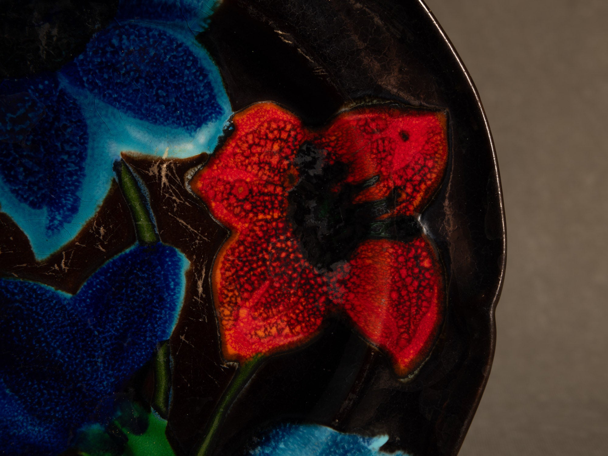 Important service en faïence de l'Atelier Paul Ricard de l'île de Bendor, France (vers 1955)..Important earthenware service from the Paul Ricard workshop on the island of Bendor, France (circa 1955)