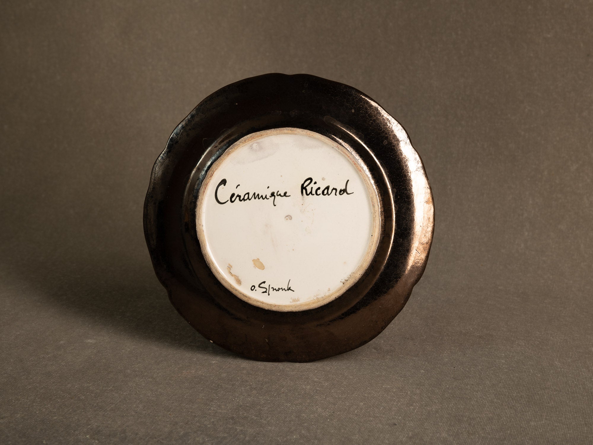 Important service en faïence de l'Atelier Paul Ricard de l'île de Bendor, France (vers 1955)..Important earthenware service from the Paul Ricard workshop on the island of Bendor, France (circa 1955)