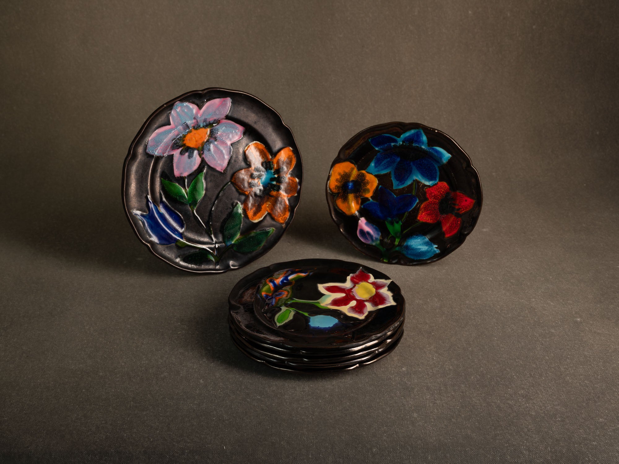 Important service en faïence de l'Atelier Paul Ricard de l'île de Bendor, France (vers 1955)..Important earthenware service from the Paul Ricard workshop on the island of Bendor, France (circa 1955)