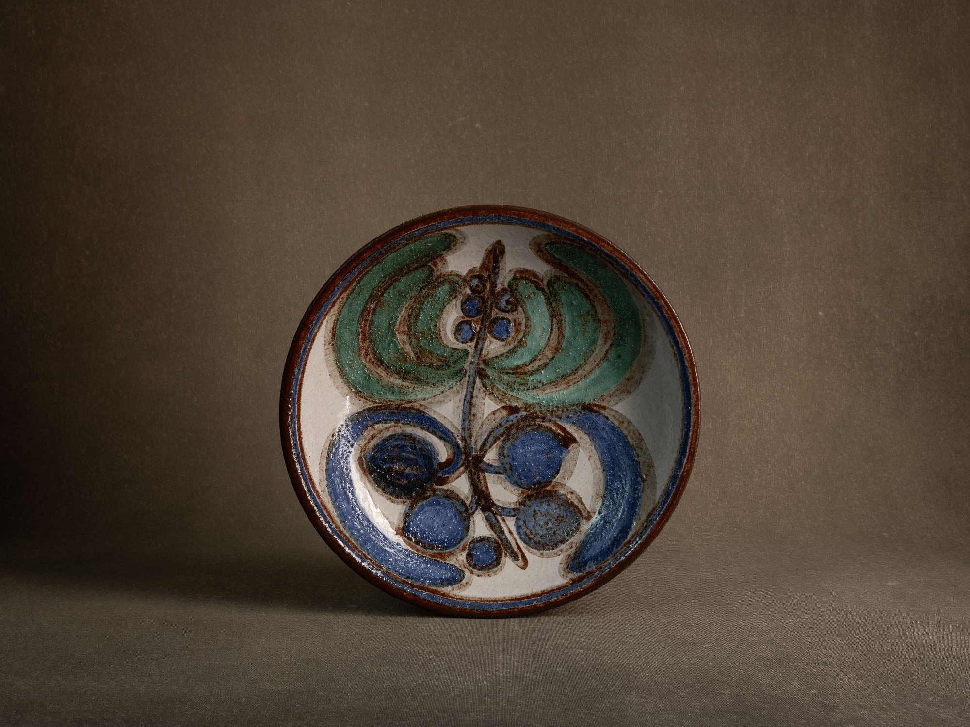 Grande coupe "Kaktus" de Noomi Backhausen & Poul Brandborg  pour Søholm Stentoj, Danemark (vers 1970)..Noomi Backhausen Cactus large bowl for Søholm Stentoj, Denmark (circa 1970)